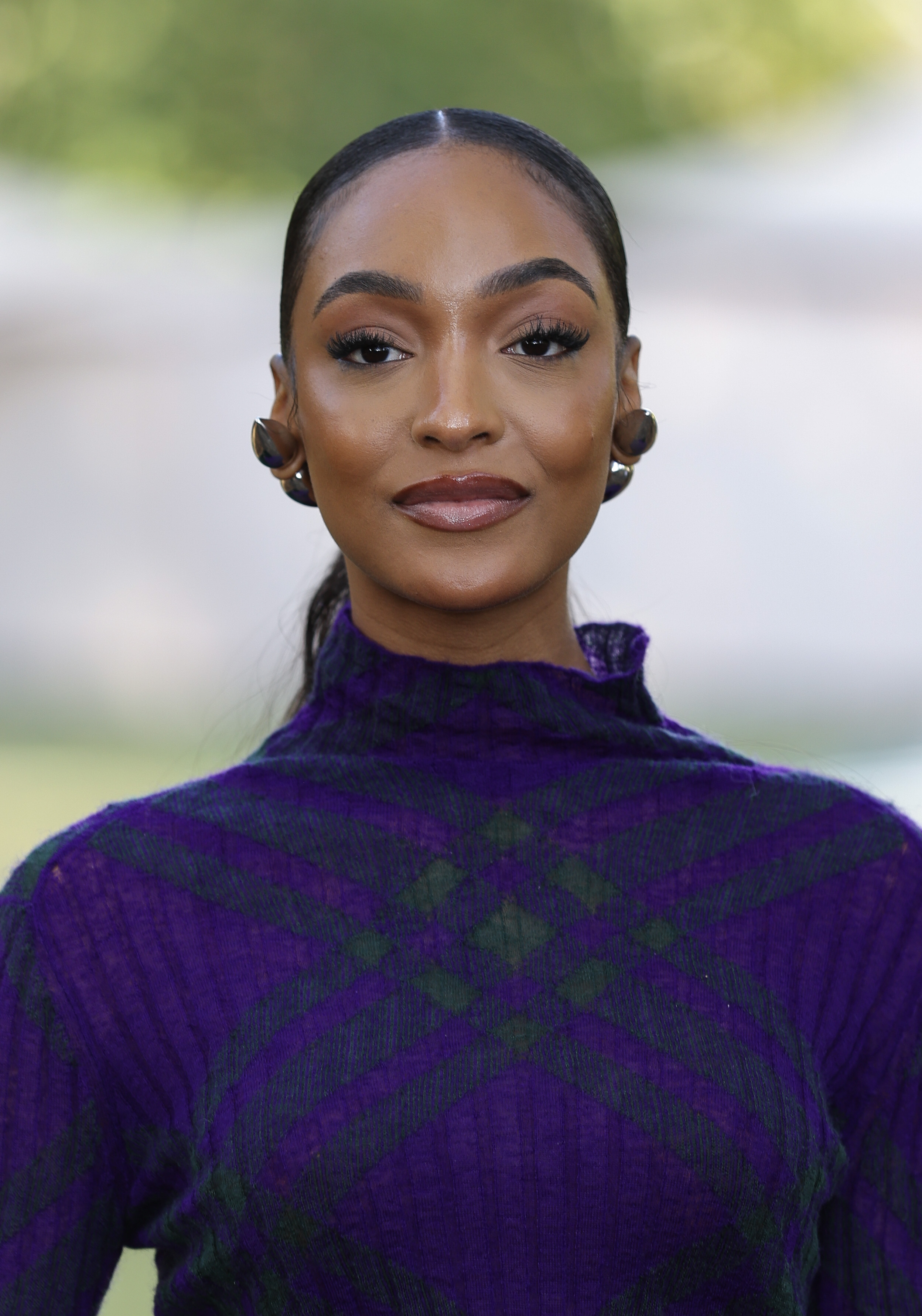 Jourdan Dunn en el desfile de Burberry durante la Semana de la Moda de Londres el 18 de septiembre de 2023, en Inglaterra. | Fuente: Getty Images