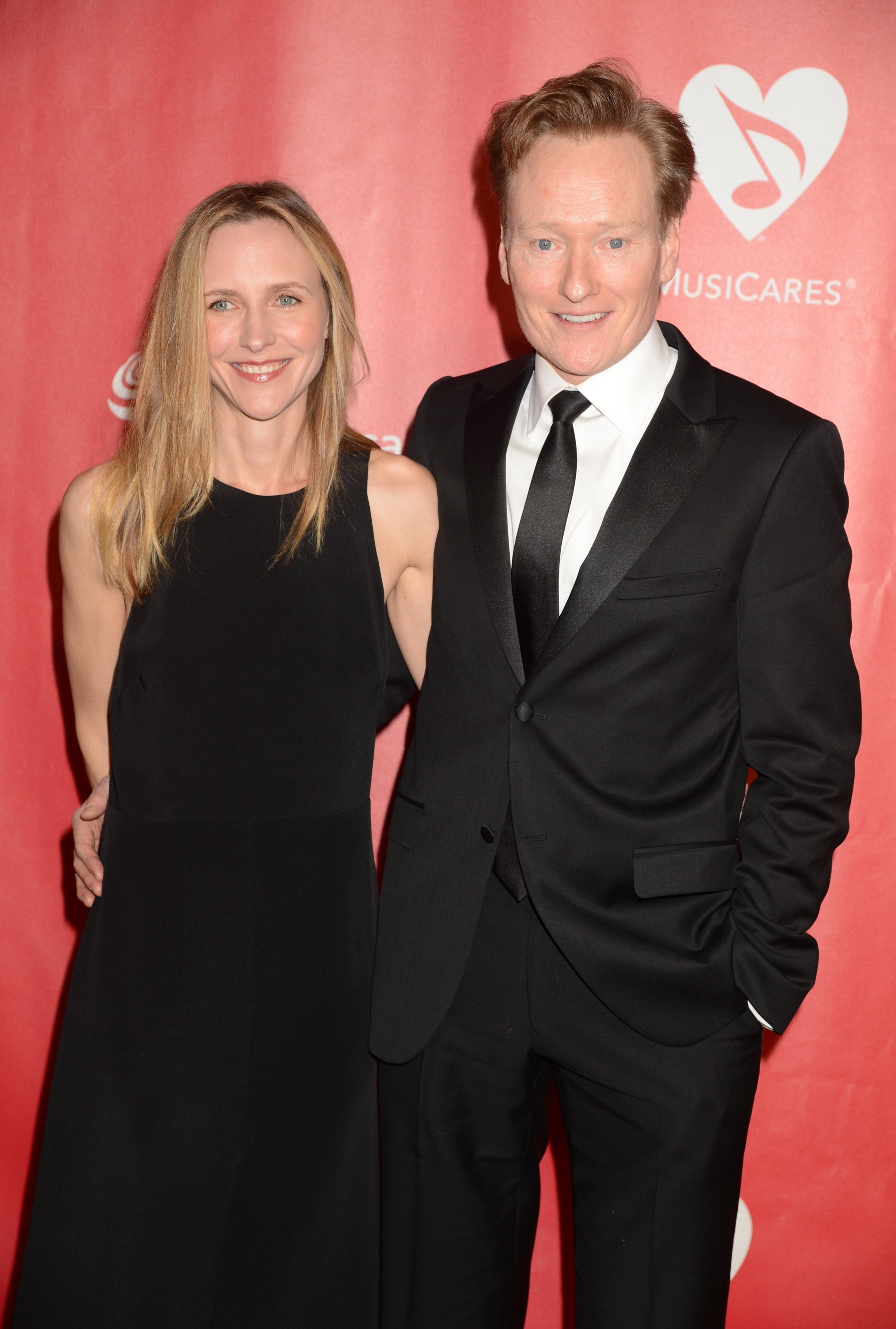 Liza Powel O'Brien y Conan O'Brien asisten a la 2013 MusiCares Person Of The Year Honoring Bruce Springsteen el 8 de febrero de 2013, en Los Ángeles, California. | Fuente: Getty Images