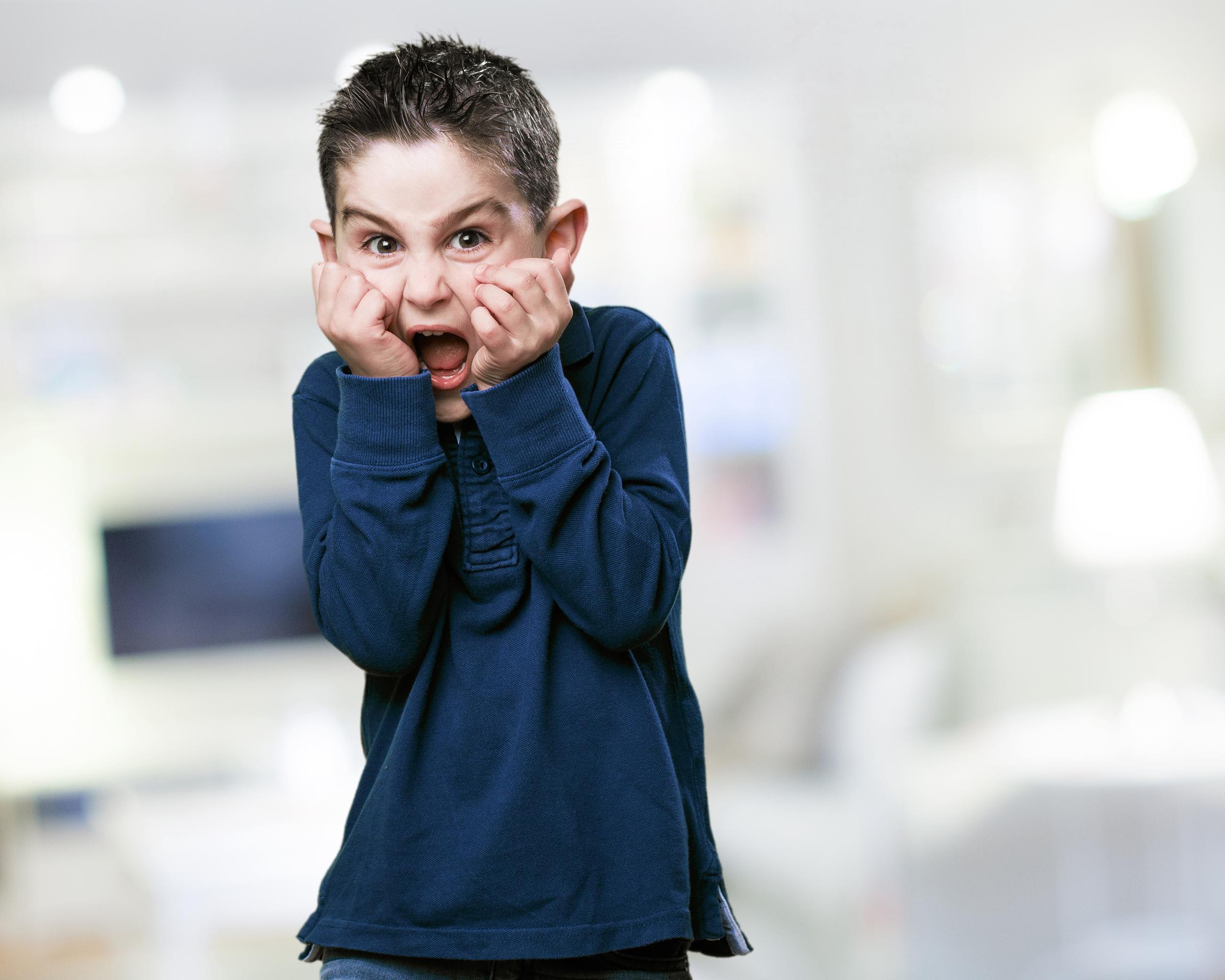 Un niño asustado | Fuente: Freepik