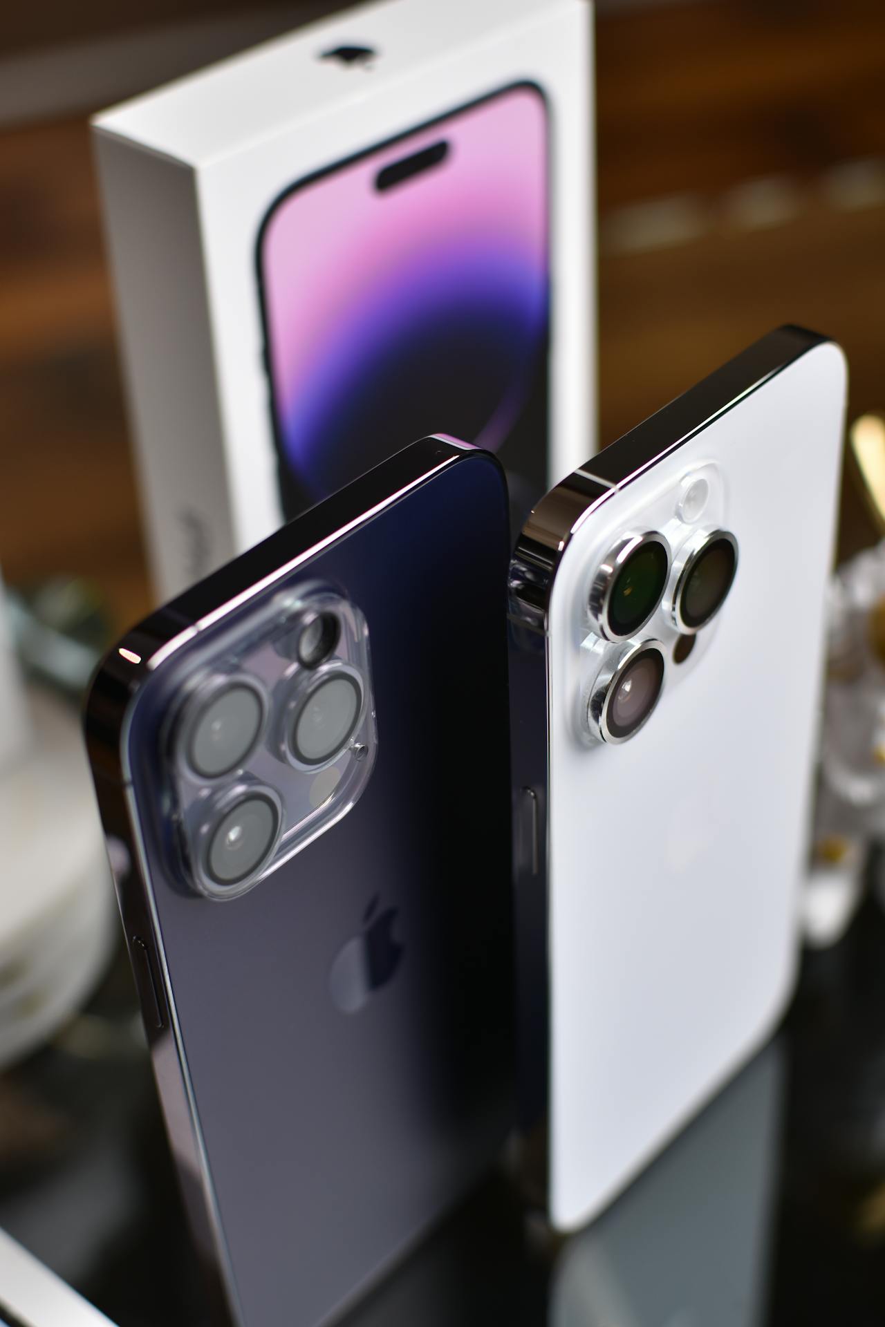 Teléfonos móviles caros en exposición | Fuente: Pexels