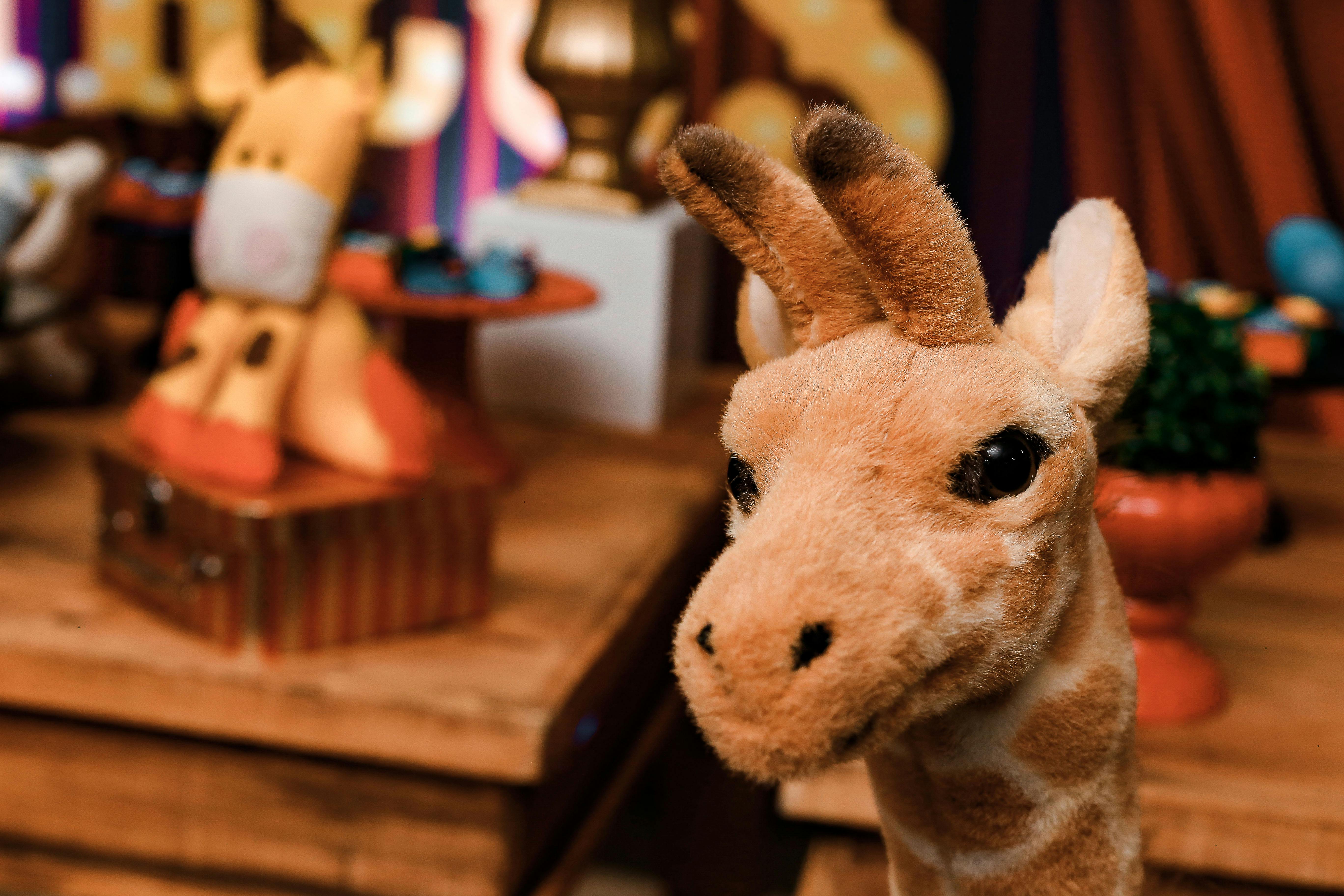Una jirafa de peluche | Fuente: Pexels