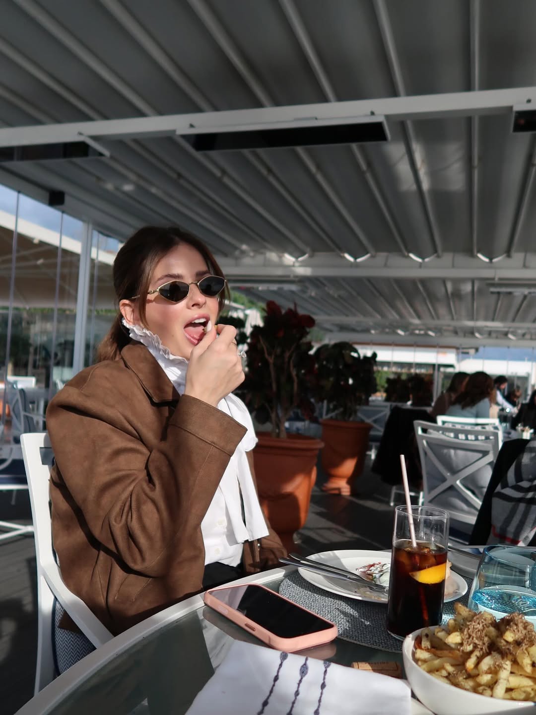 La China Suárez comiendo en un restaurante de Estambul, Turquía | Fuente: Instagram/sangrejaponesa