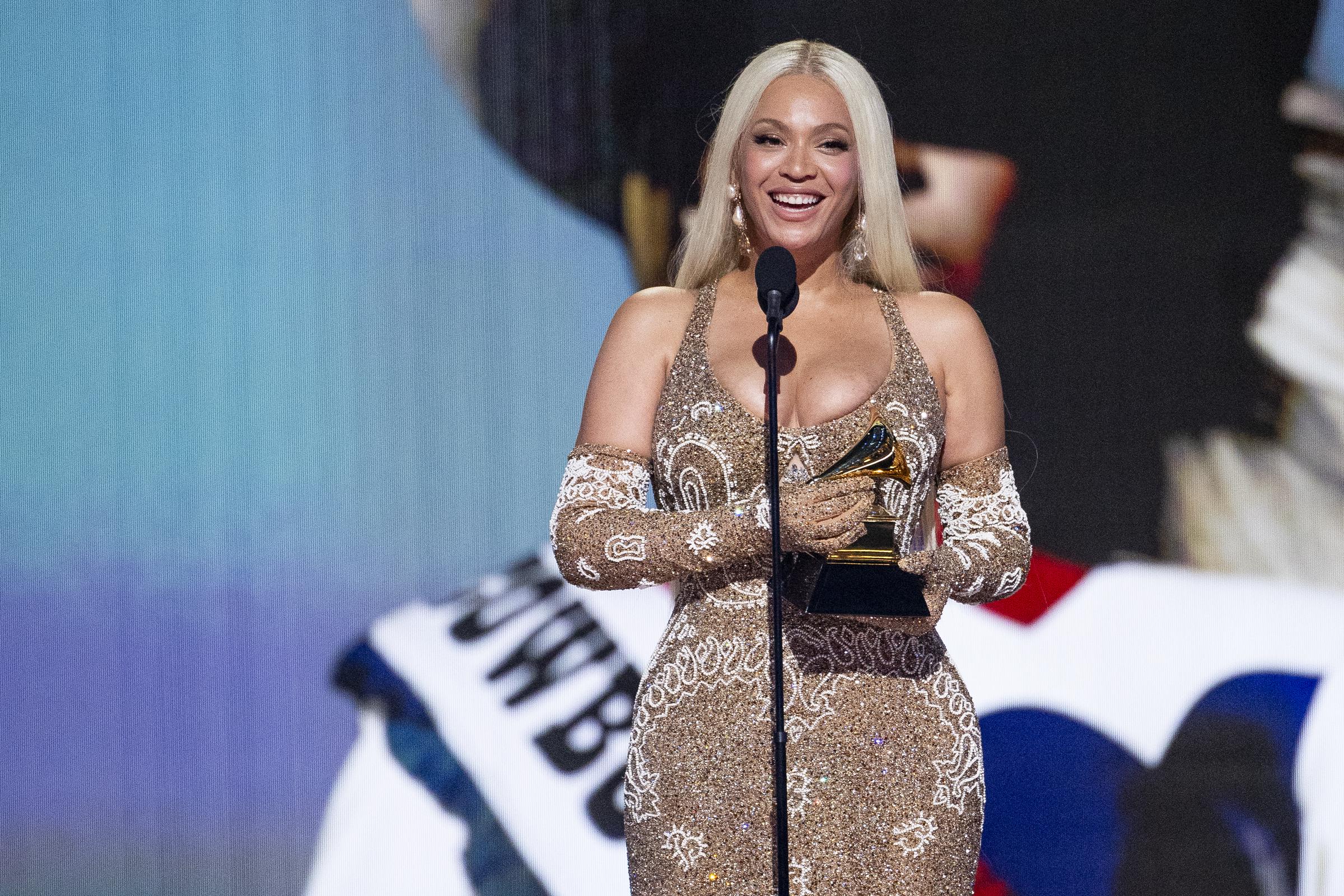 Beyoncé en el escenario de la 67ª edición de los Premios Grammy el 2 de febrero de 2025, en Los Ángeles, California. | Fuente: Getty Images