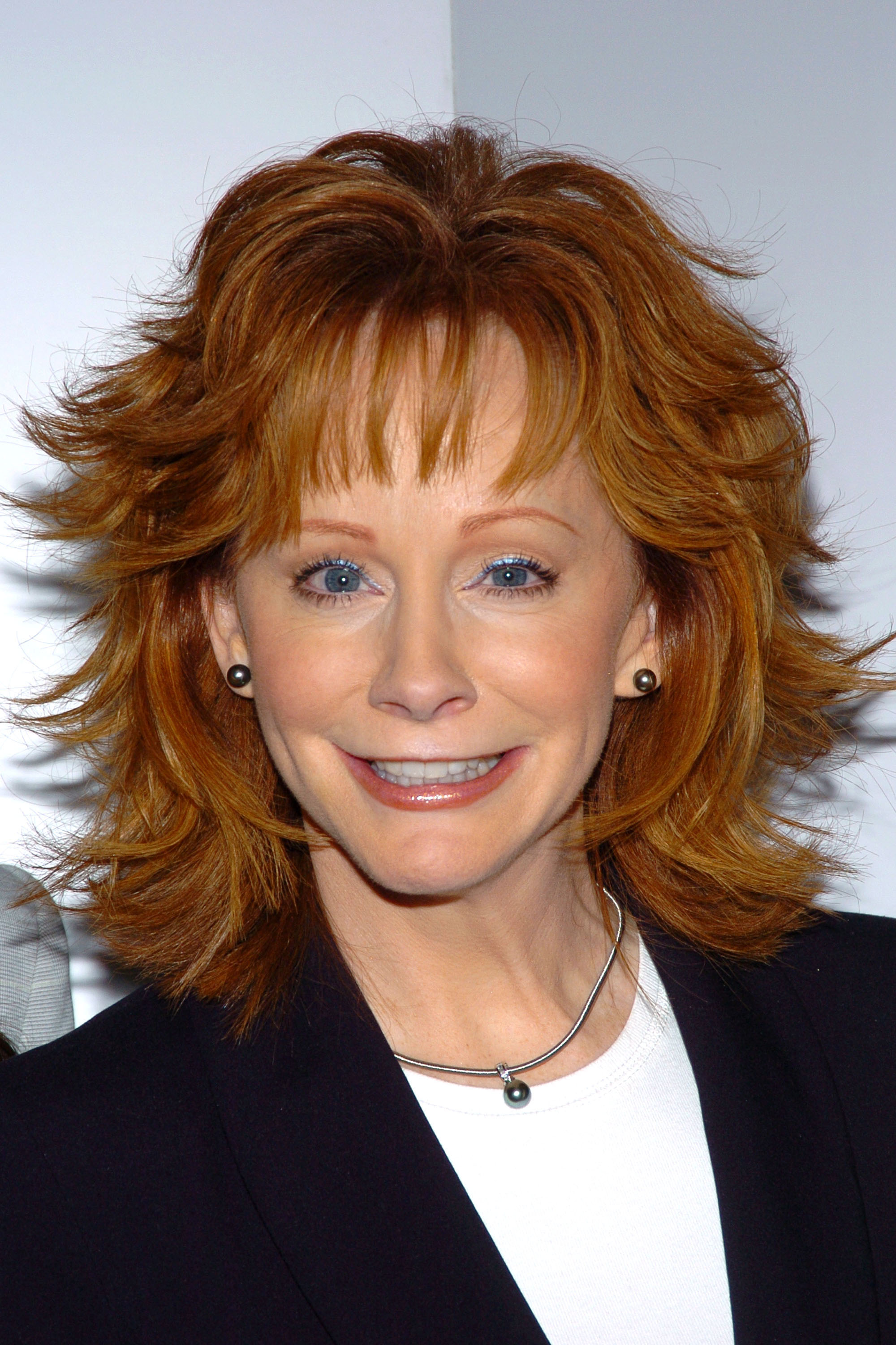 Reba McEntire en un avance para la prensa de su colección de ropa Reba primavera 2005 en Bruno's de Nueva York. | Fuente: Getty Images