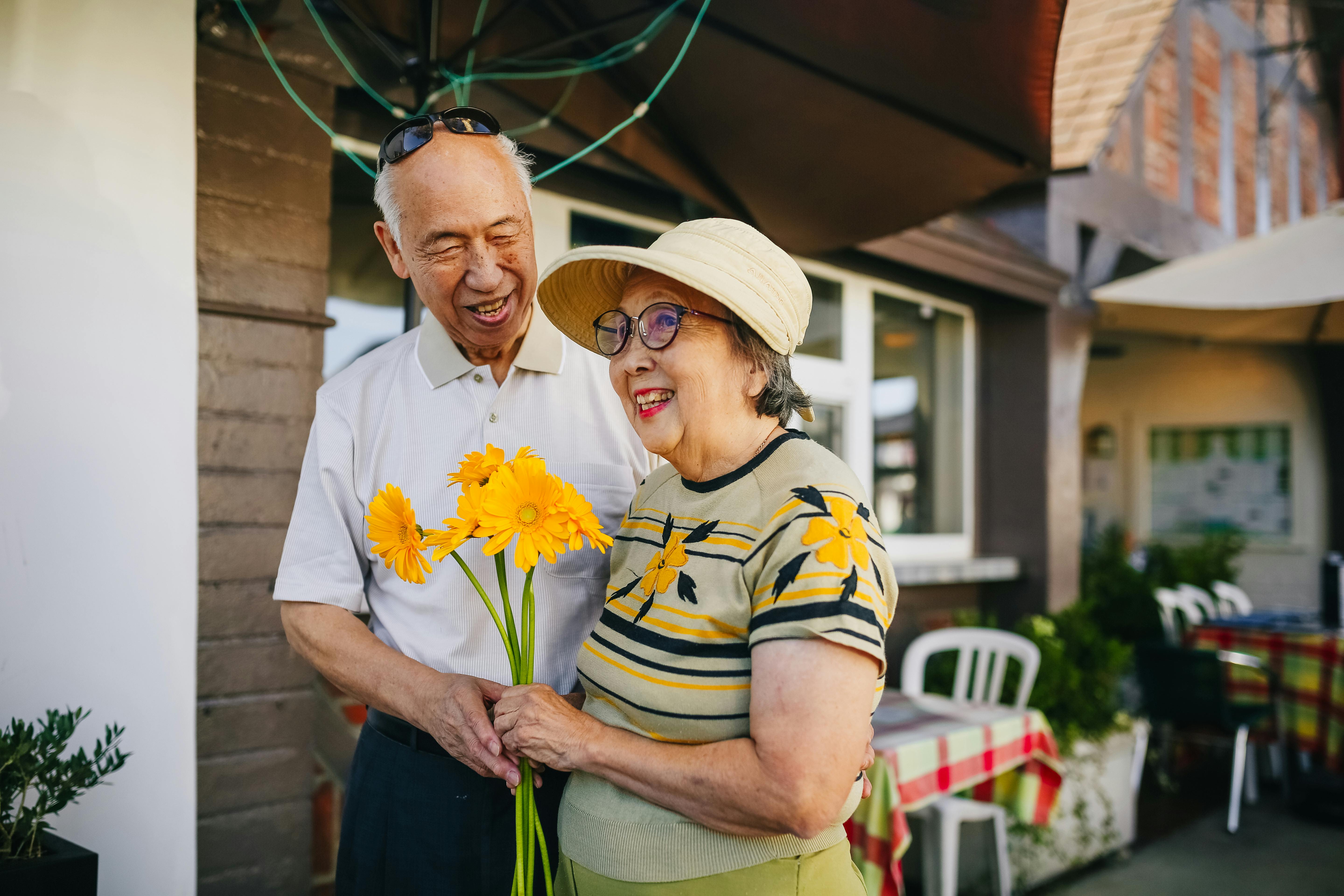 Pareja de ancianos feliz | Fuente: Pexels
