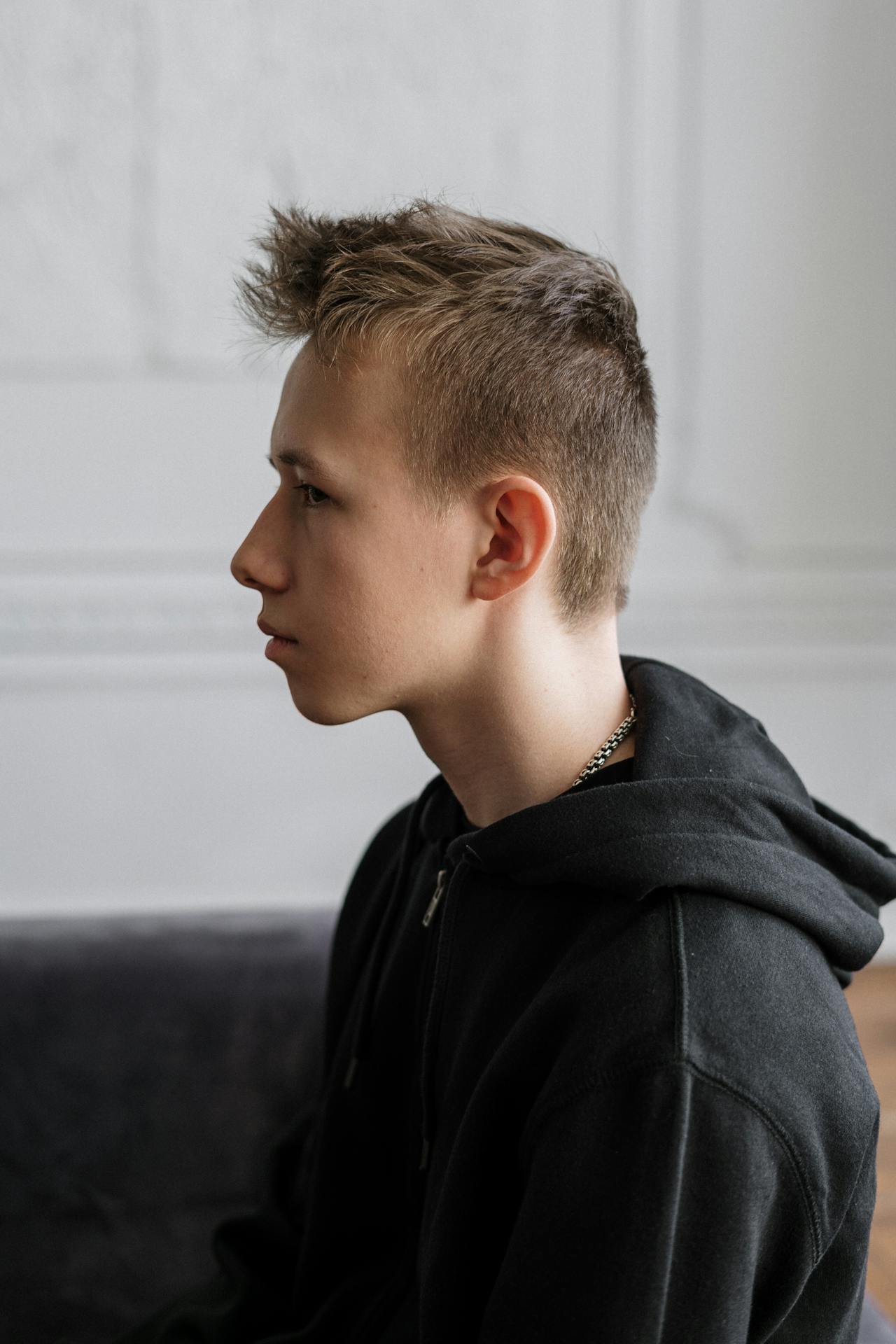 Un adolescente descorazonado | Fuente: Pexels