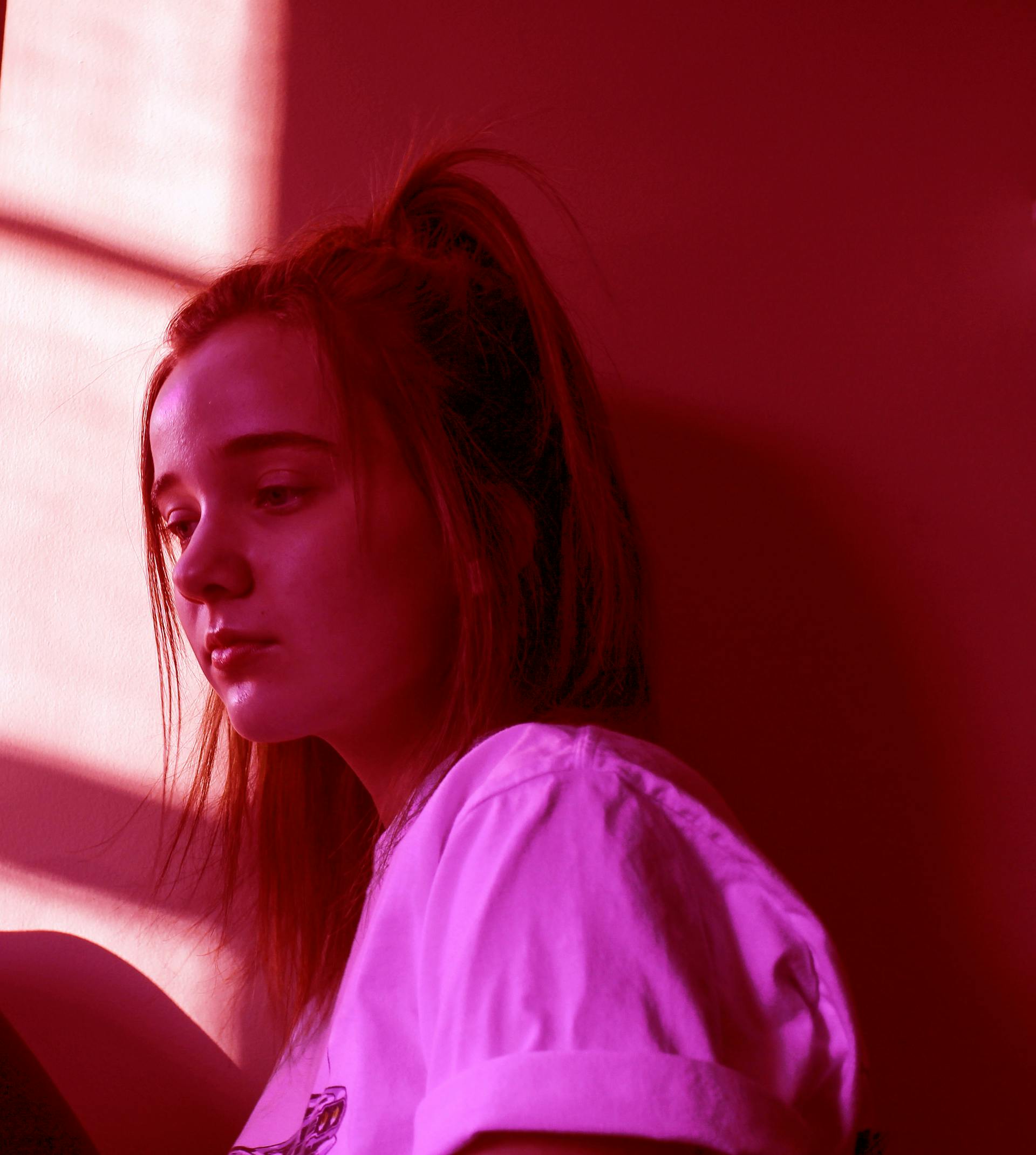 Una adolescente triste | Fuente: Pexels