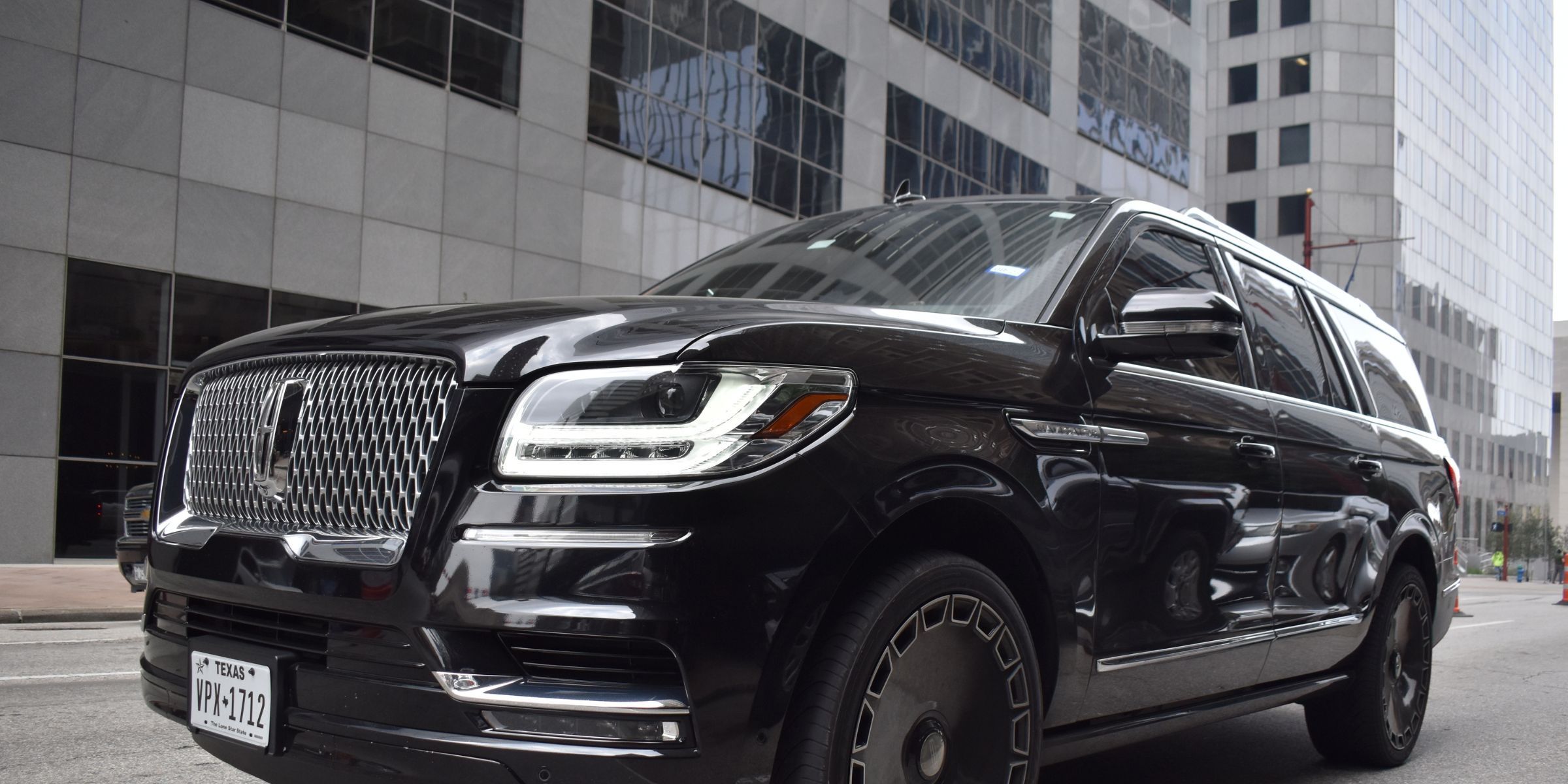 Un SUV negro | Fuente: Shutterstock