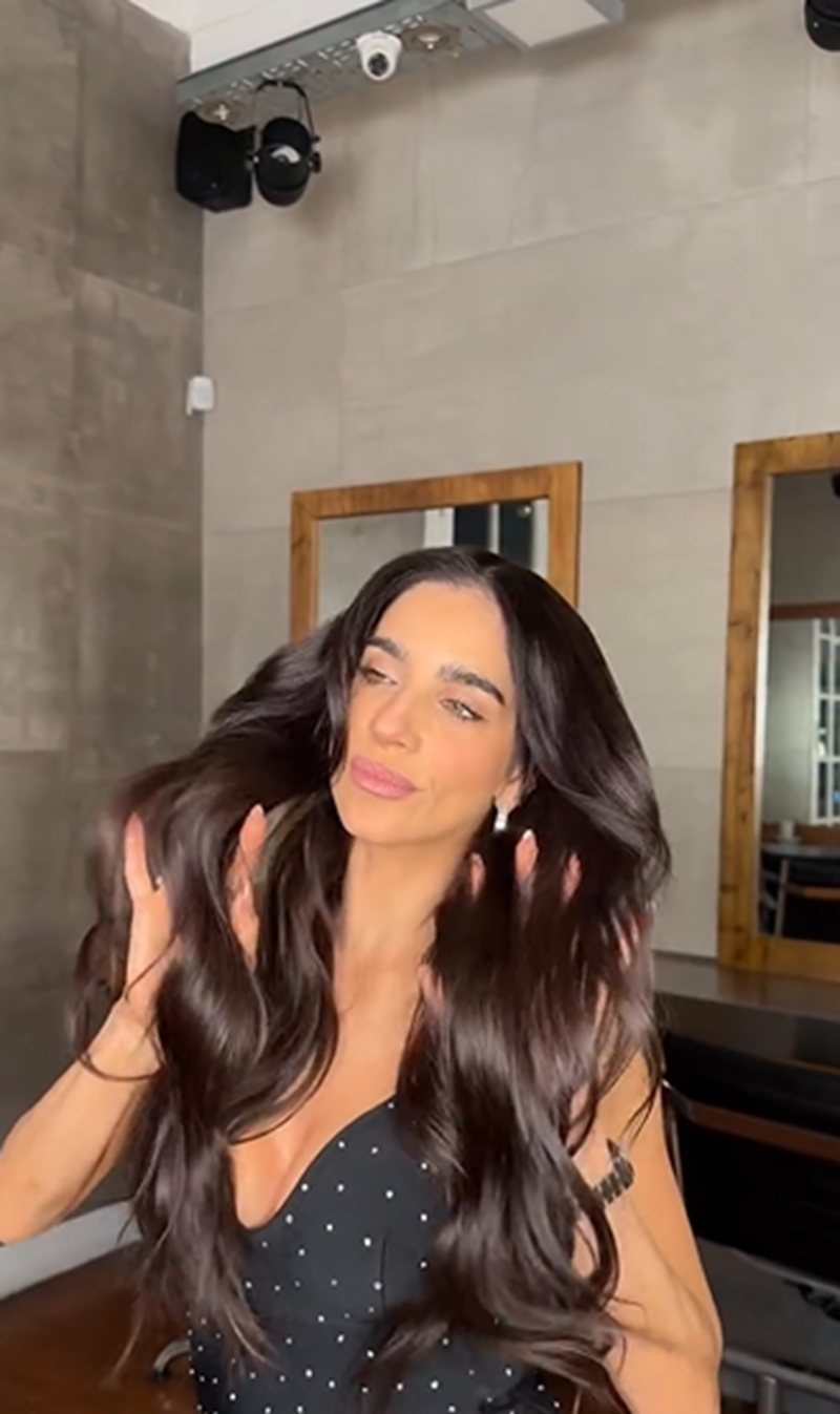 Gabriela Sari mostrando su nuevo look | Fuente: Instagram/gabrielasari
