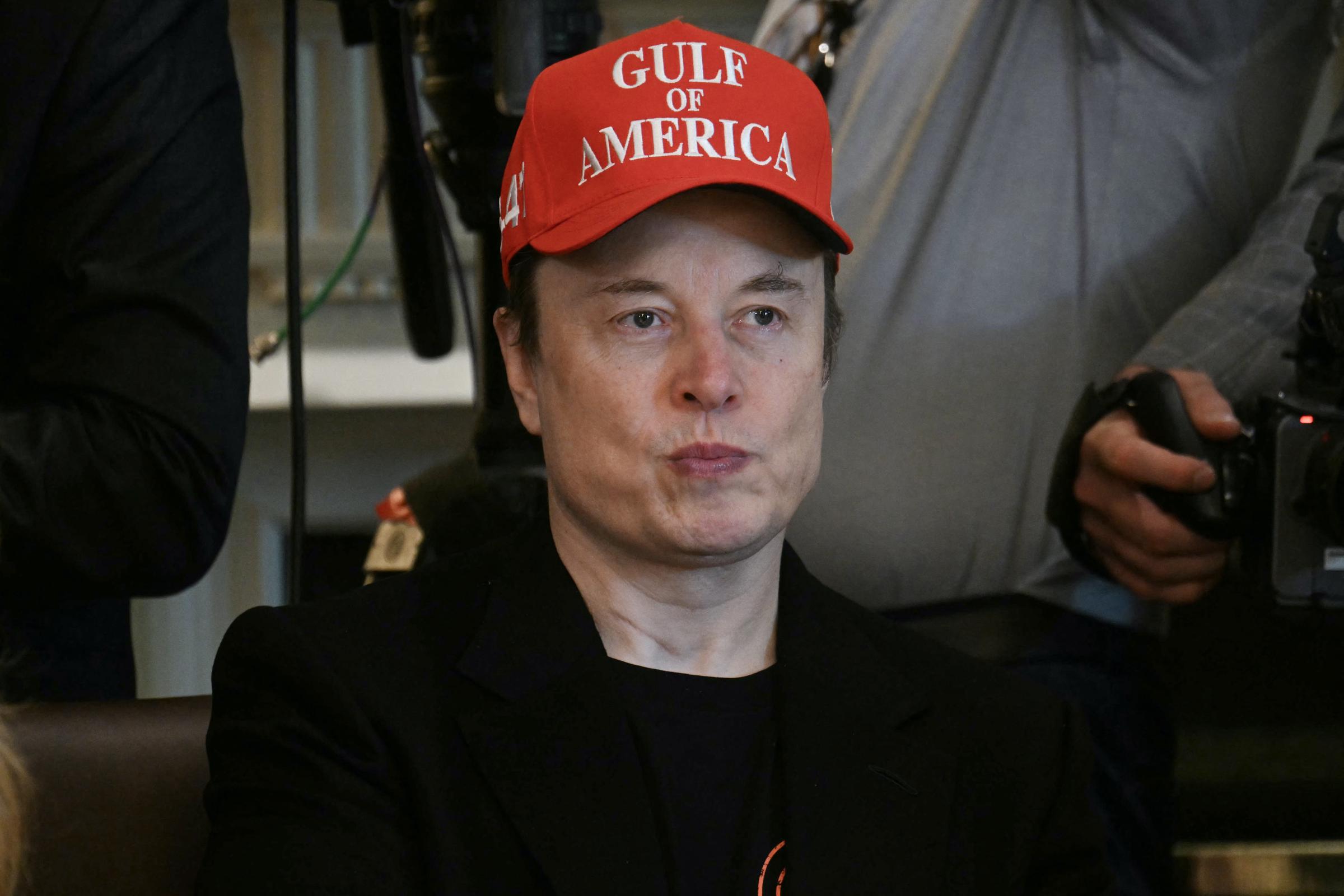 Elon Musk en una reunión del gabinete en la Casa Blanca en Washington, D.C. el 30 de abril de 2025 | Fuente: Getty Images