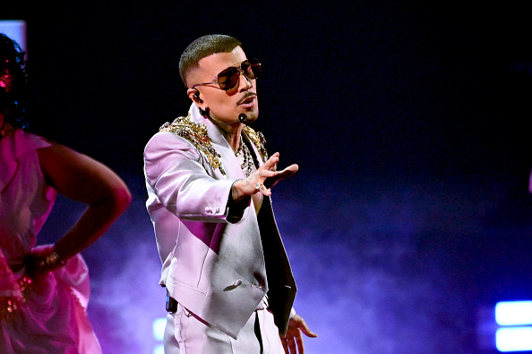 Rauw Alejandro se presenta en el escenario durante la 26ª edición anual de los Latin GRAMMY Awards en el MGM Grand Garden Arena el 13 de noviembre de 2025 en Las Vegas, Nevada. | Fuente: Getty Images