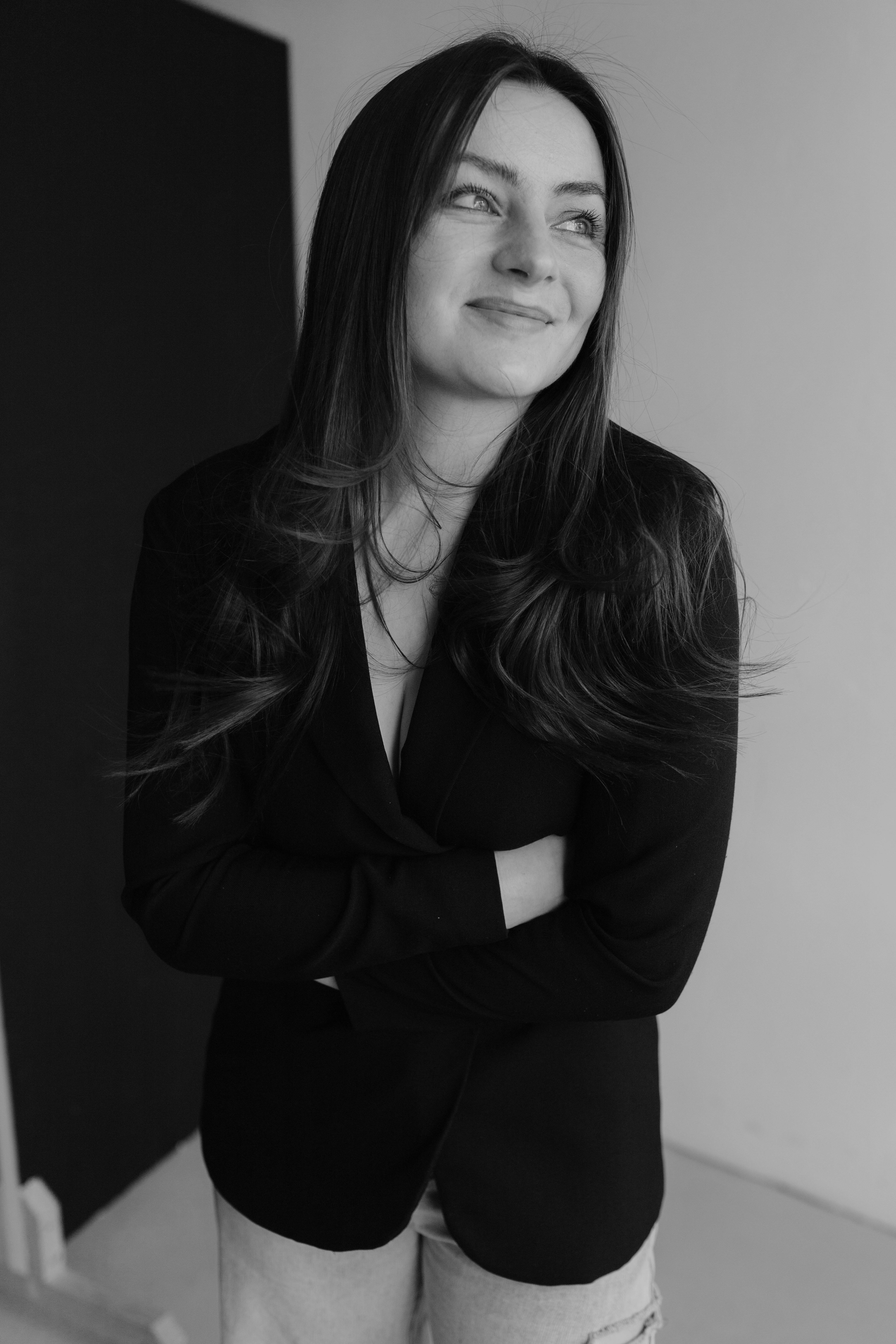 Una mujer feliz y contenta | Fuente: Pexels