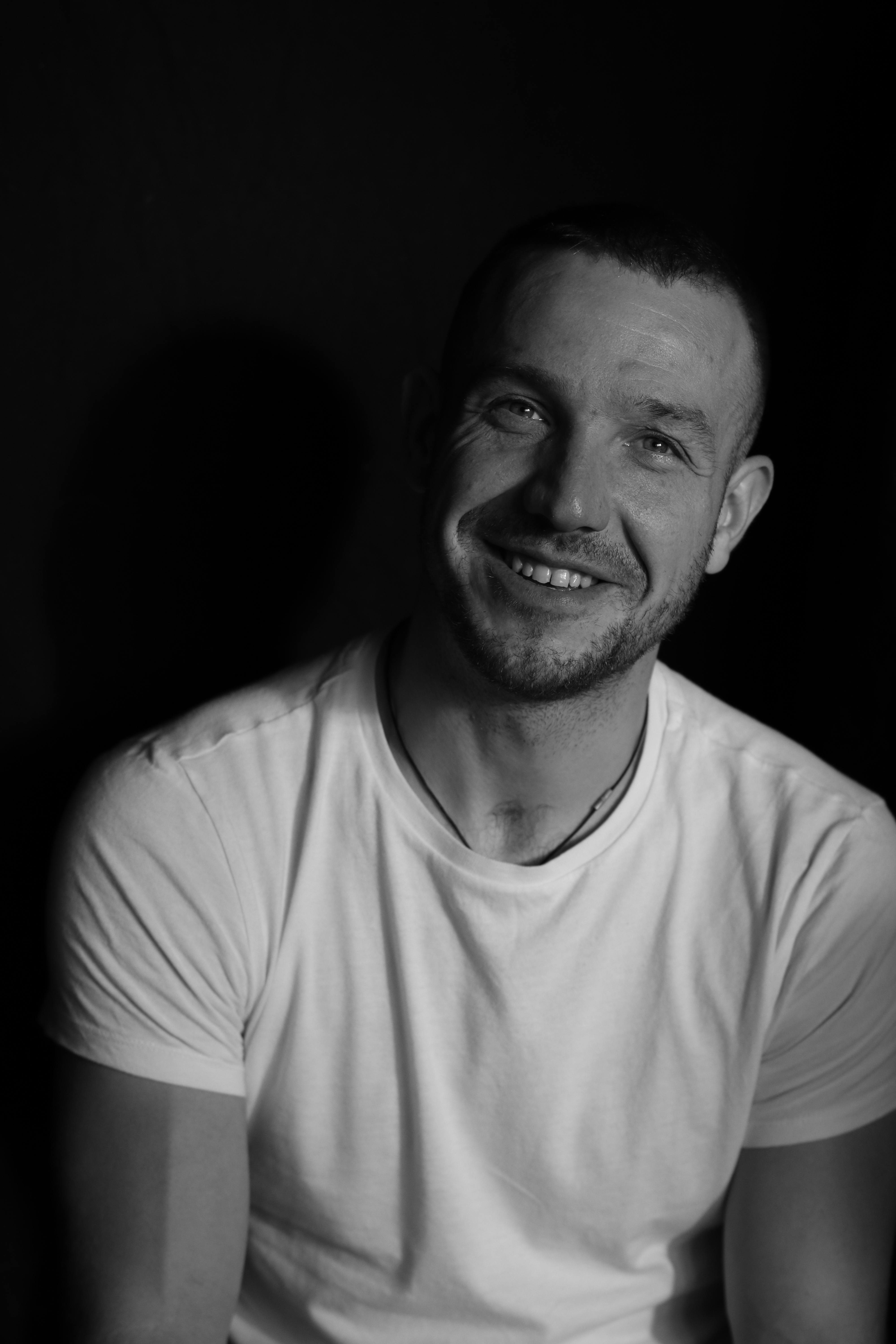 Un hombre feliz | Fuente: Pexels