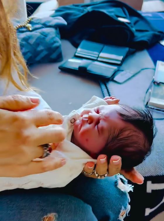 Kate del Castillo con Lupita | Fuente: Instagram/katedelcastillo