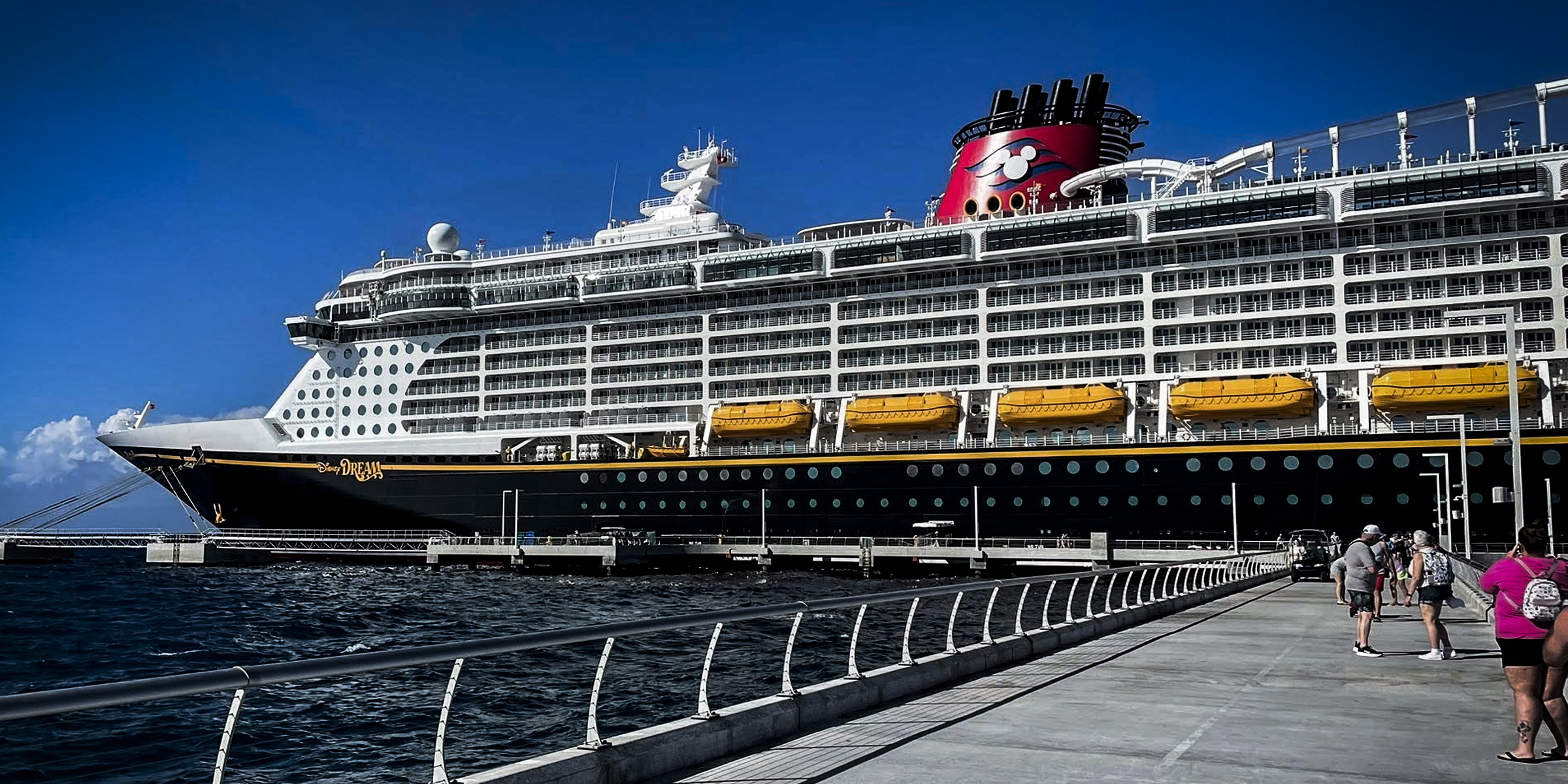 El barco Disney Dream | Fuente: Facebook/Bobbi Jo Aune