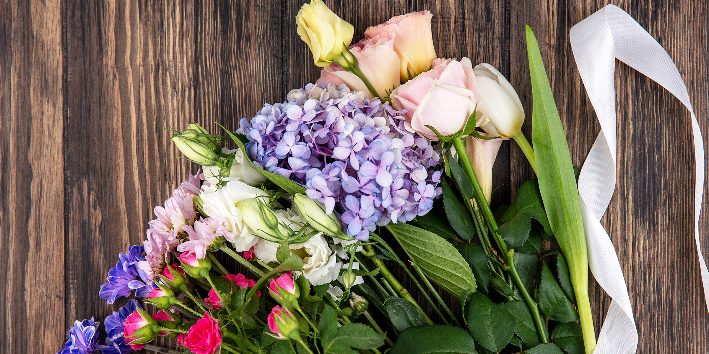 Un ramo de flores | Fuente: Freepik