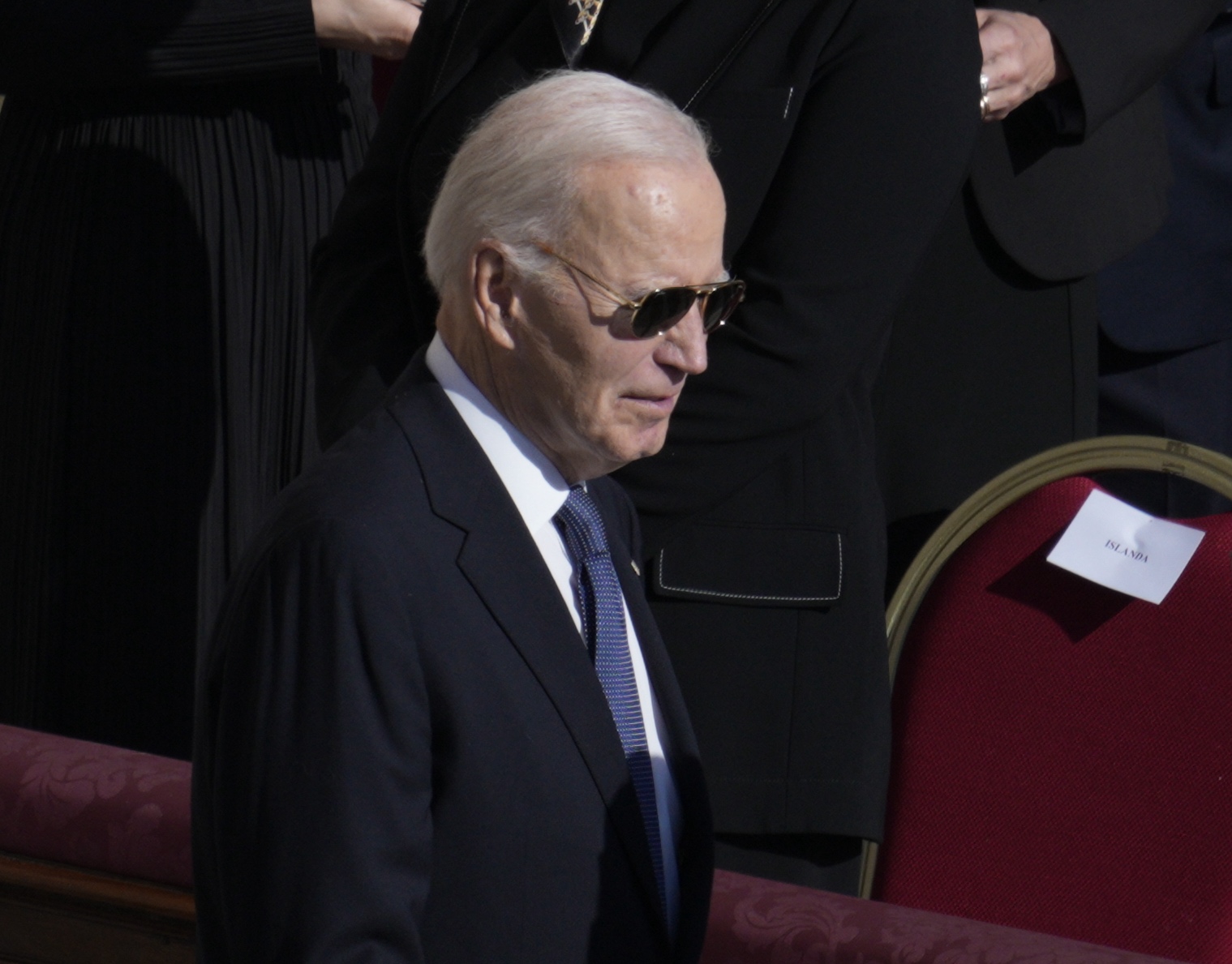 El ex presidente de EE.UU. Joe Biden llega al funeral del papa Francisco en la Plaza de San Pedro el 26 de abril de 2025 en la Ciudad del Vaticano, Vaticano. | Fuente: Getty Images