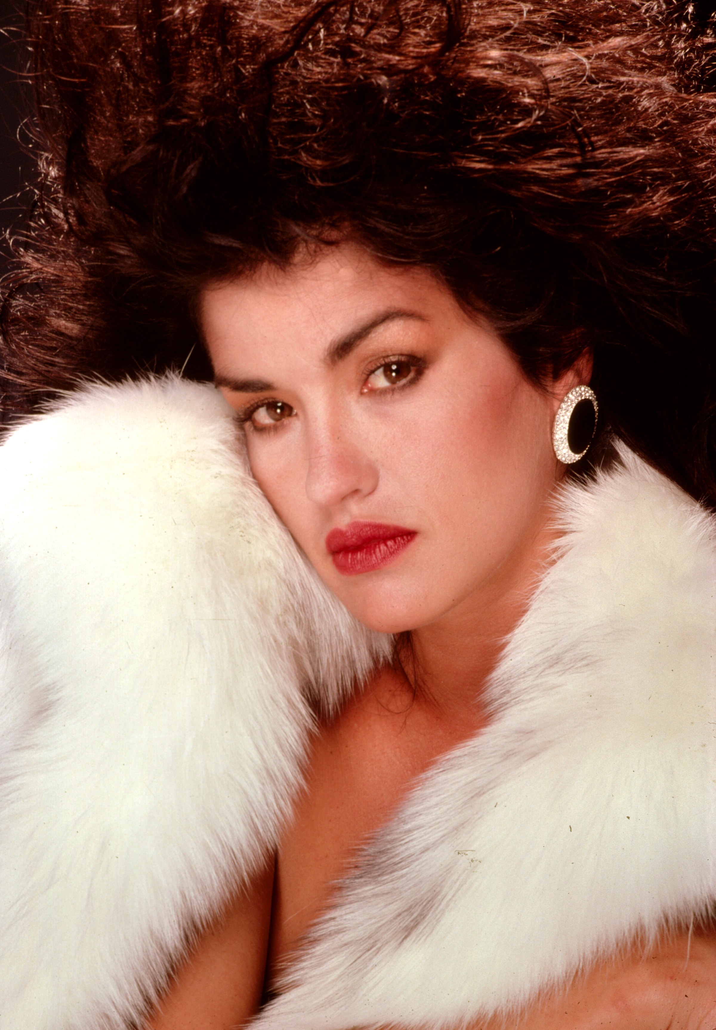 Janice Dickinson posa para una foto el 1 de enero de 1986, en Los Ángeles, California. | Fuente: Getty Images.