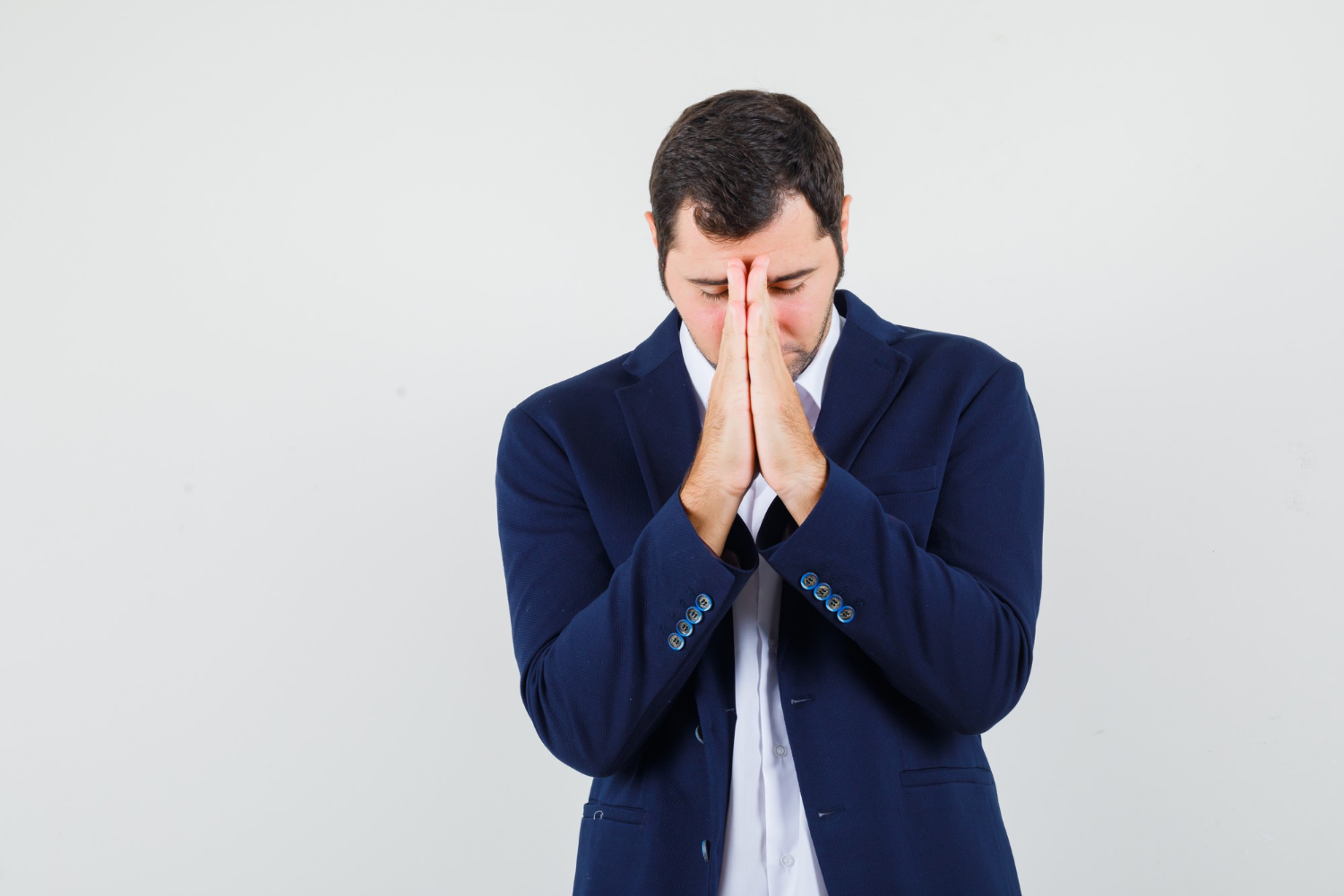 Un hombre disculpándose | Fuente: Freepik