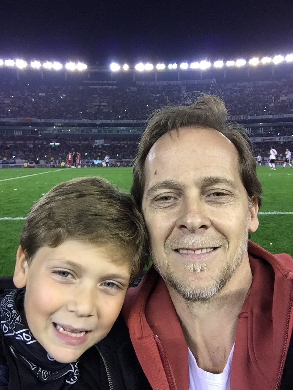 Alejo de niño junto a su padre. | Foto: instagram.com/matiasmartin