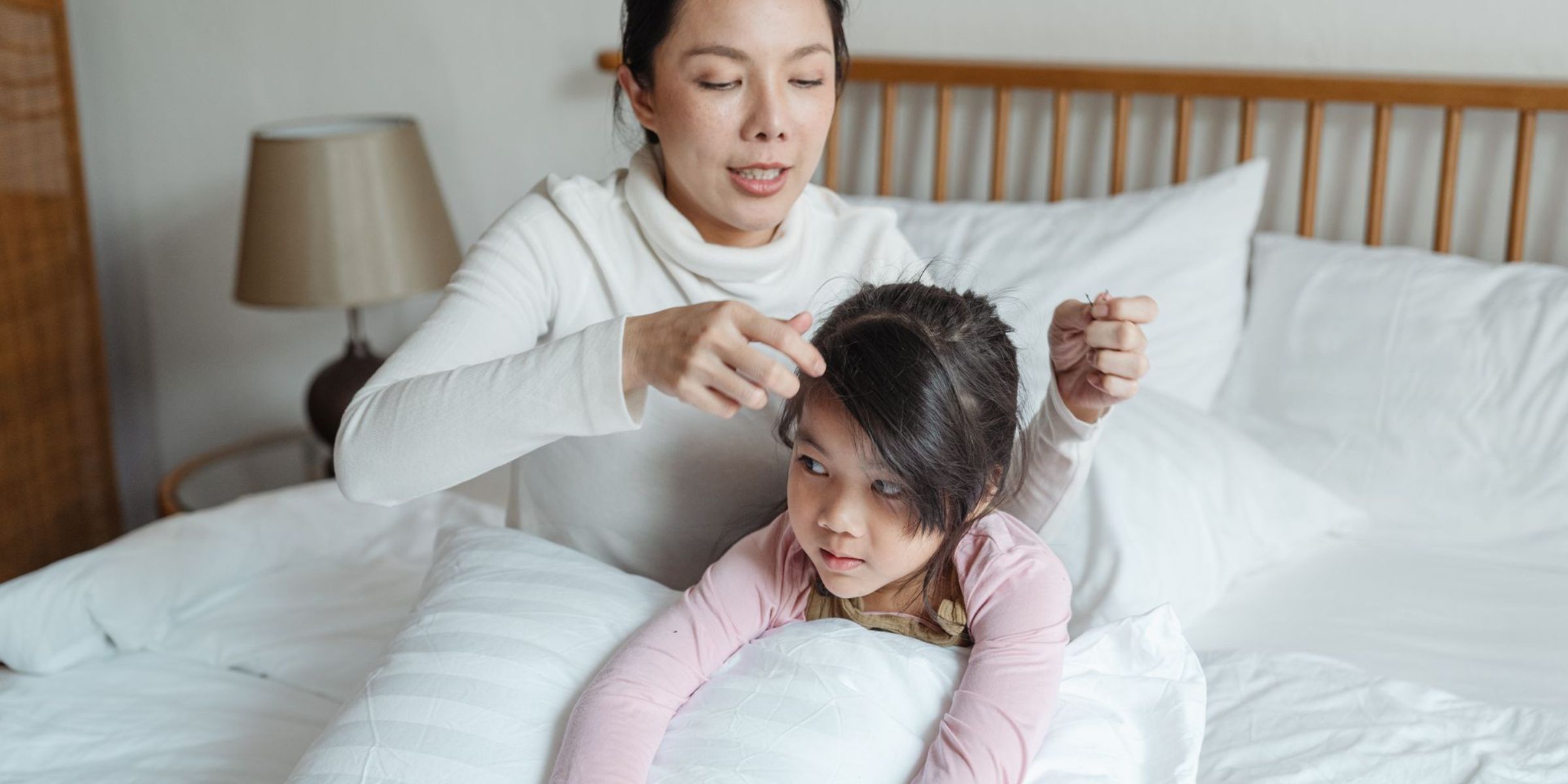 A woman doing her daughter's hair | Source: Pexels