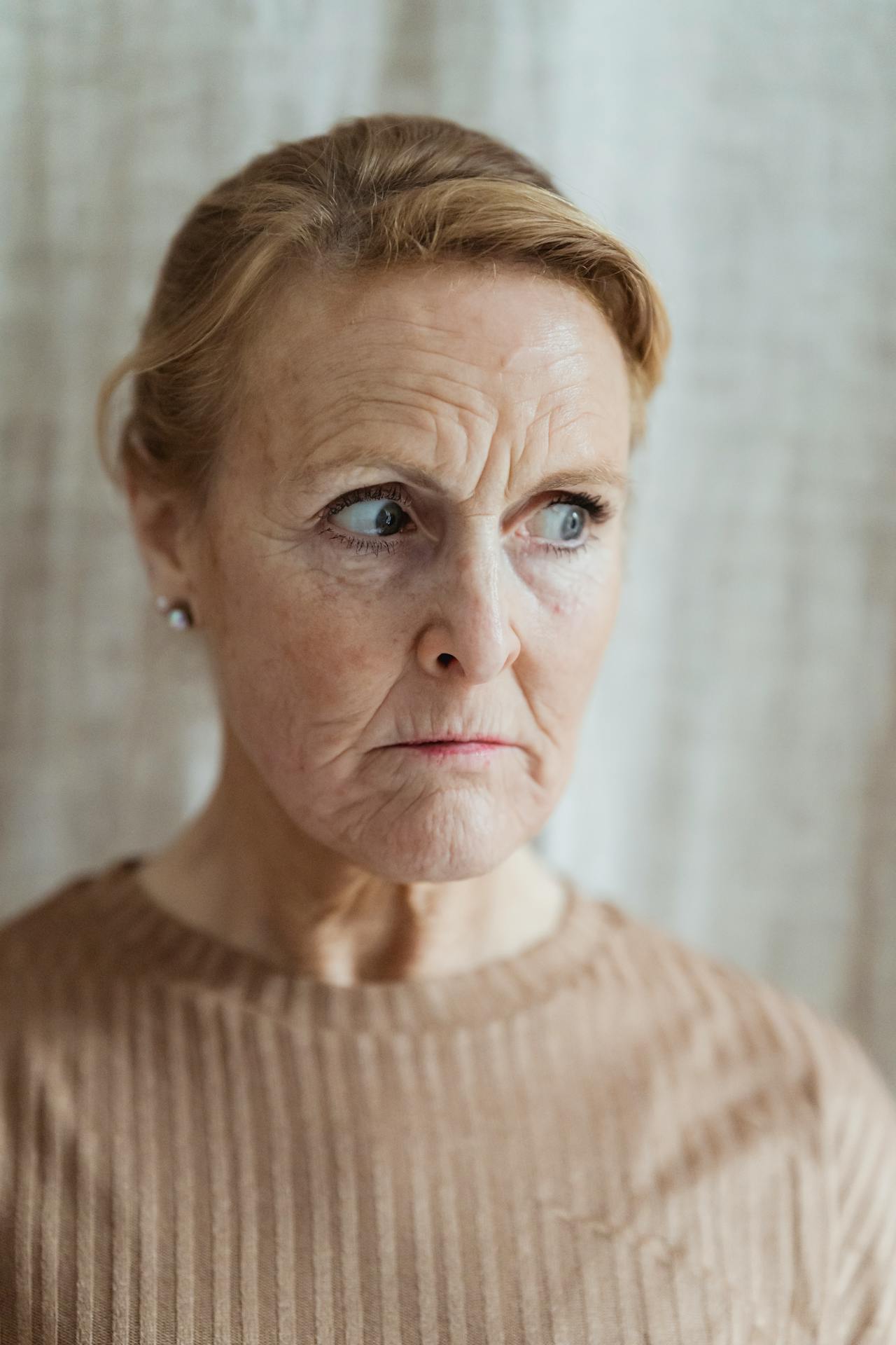 Una mujer mayor enfadada | Fuente: Pexels