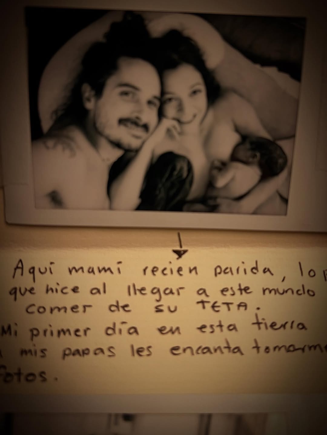 Natalia Lafourcade con su esposo y su bebé | Fuente: Instagram/natalialafourcade