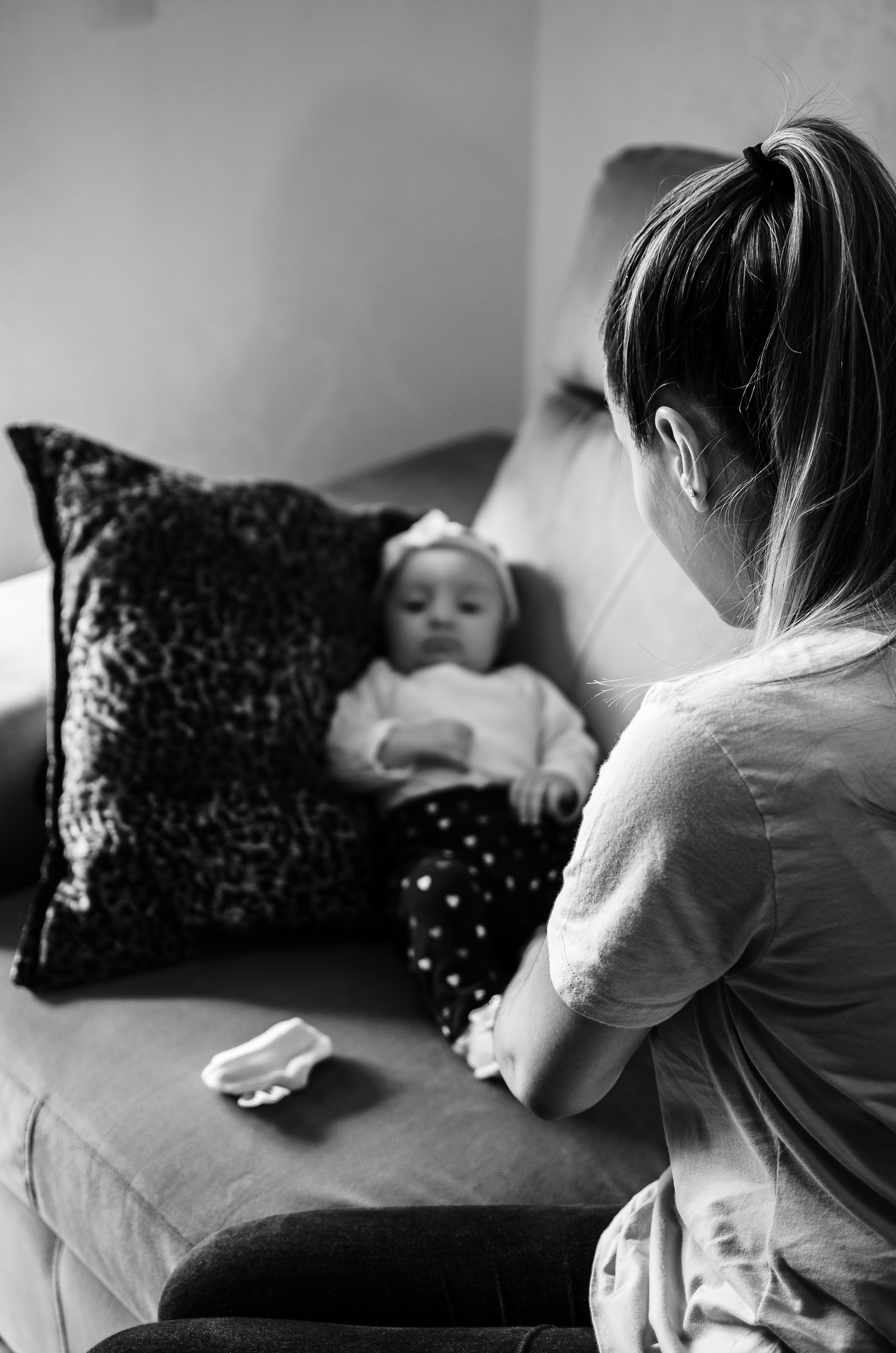 Una chica haciendo de niñera | Fuente: Unsplash