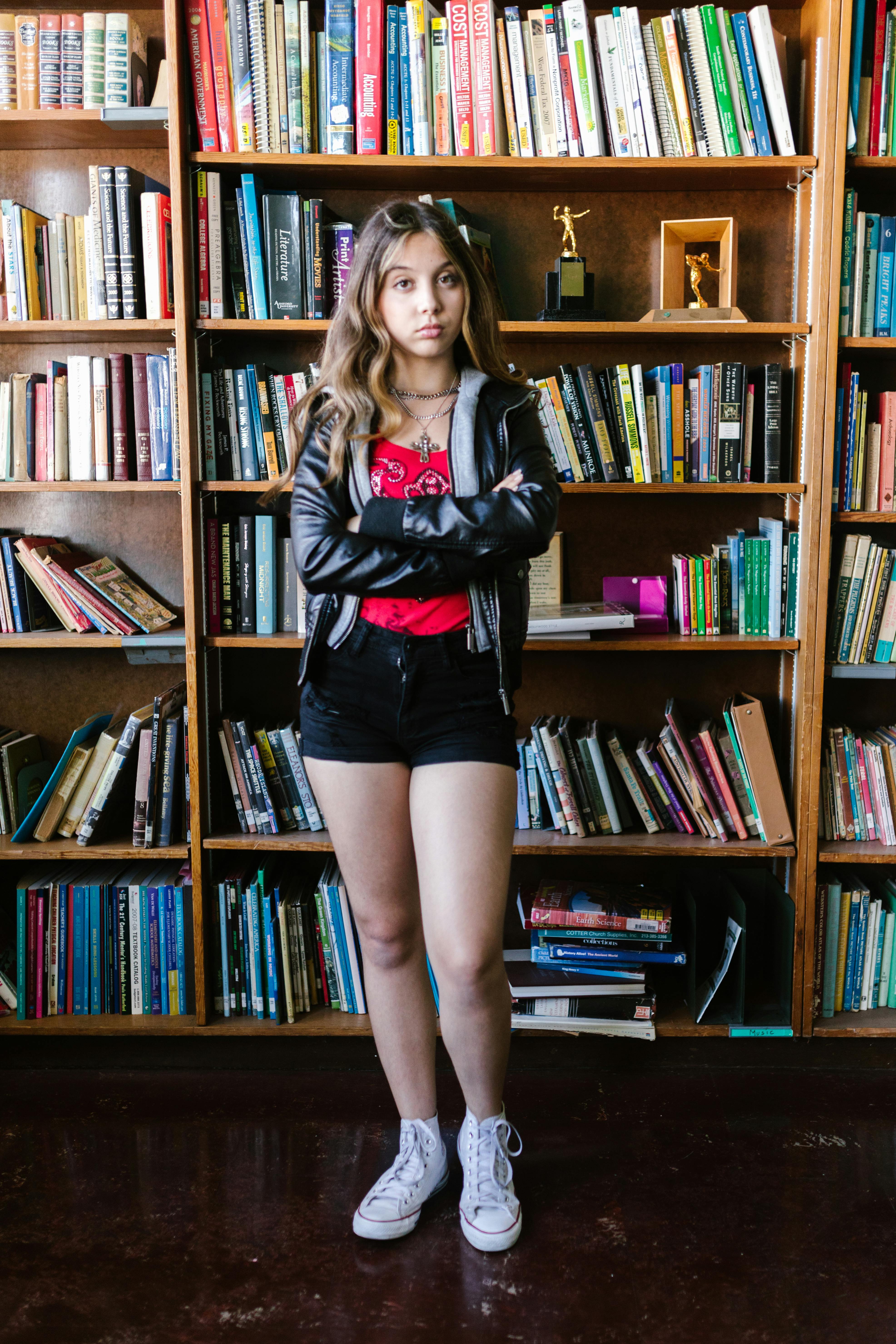 Una adolescente con actitud | Fuente: Pexels