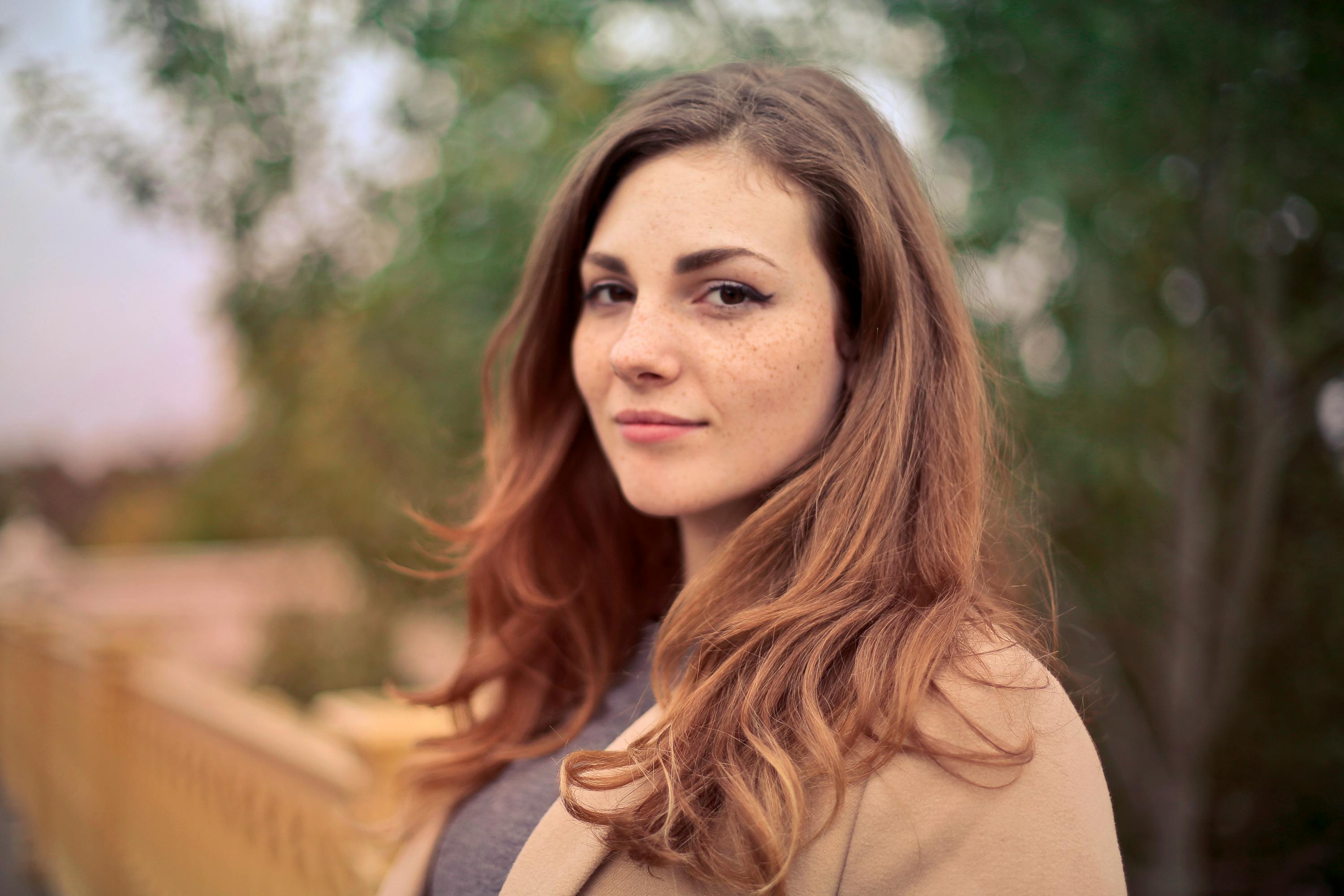 Primer plano de una mujer joven | Fuente: Pexels