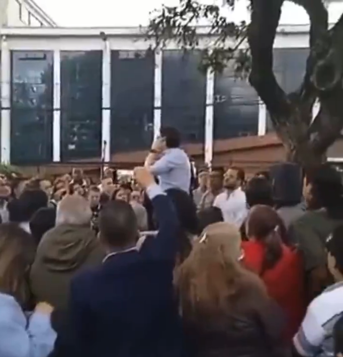 Segundos antes del atentado al candidato presidencial Miguel Uribe durante su mitin | Fuente: X/LHDA16