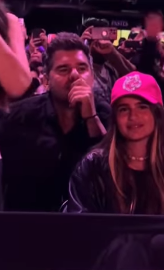Antonio De la Rúa y su hija Zulu asistieron al show de Shakira en México. | Fuente: Instagram/Revista Vea.