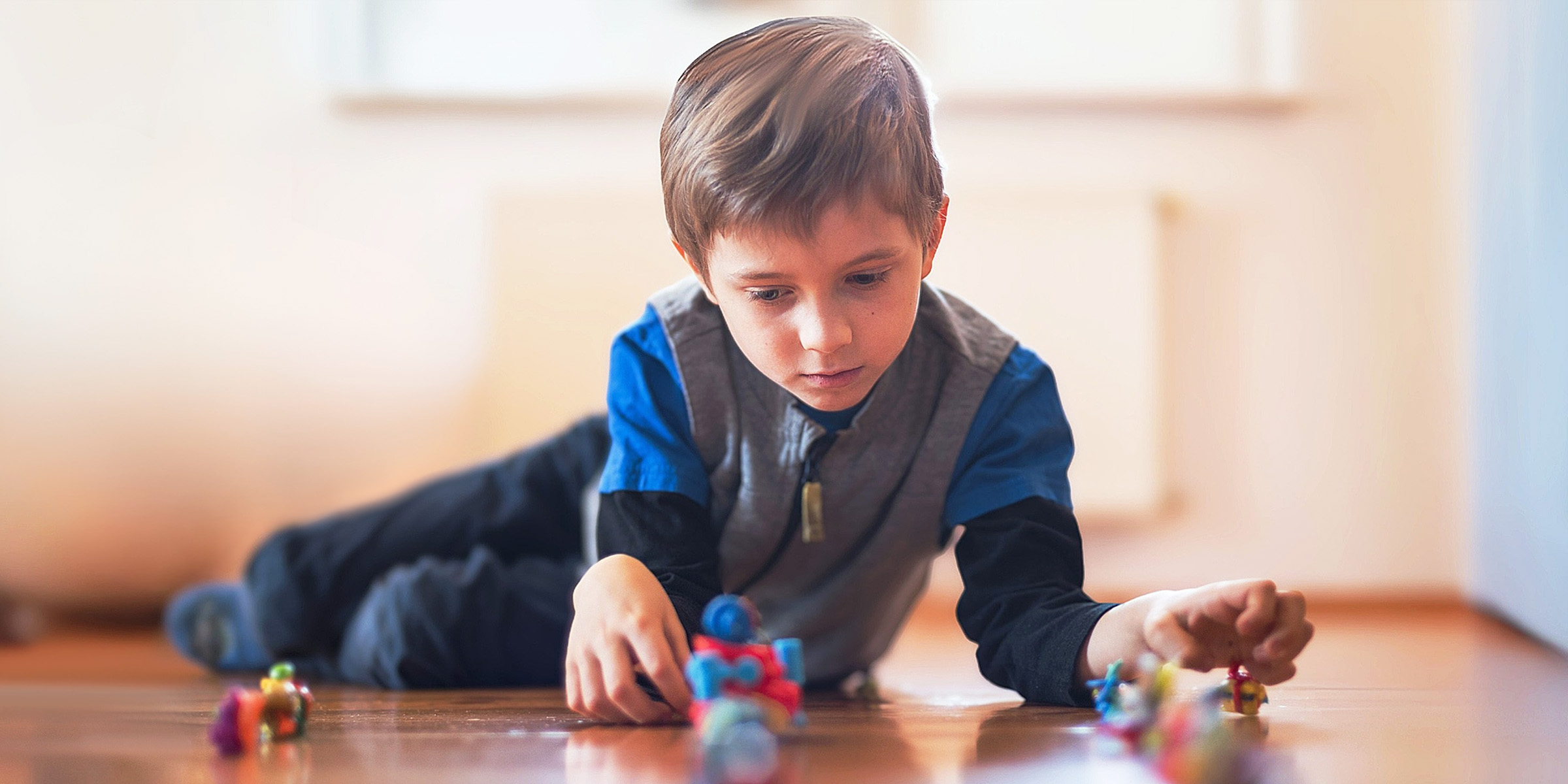 Un niño jugando | Fuente: Shutterstock