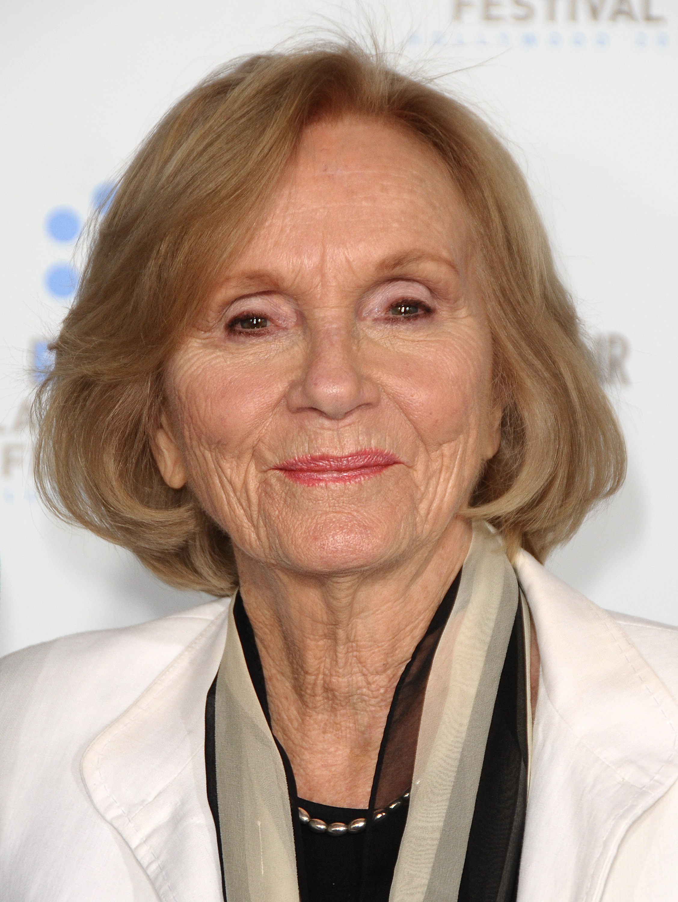 Eva Marie Saint asiste a la gala inaugural del Festival de Cine Clásico TCM y al estreno de "Ha nacido una estrella" el 22 de abril de 2010 en Hollywood, California. | Fuente: Getty Images