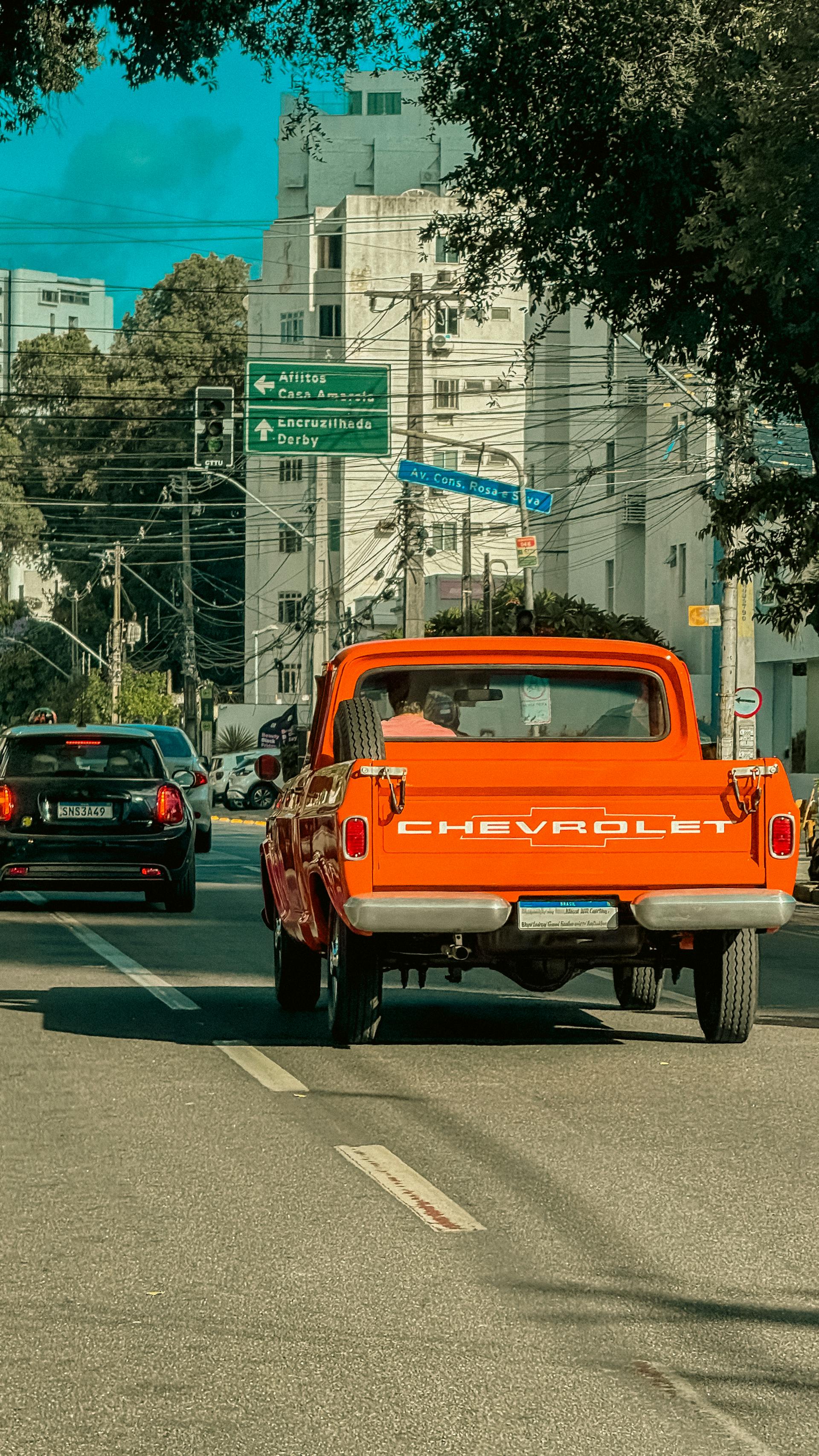 Un camión Chevrolet antiguo en la carretera | Fuente: Pexels