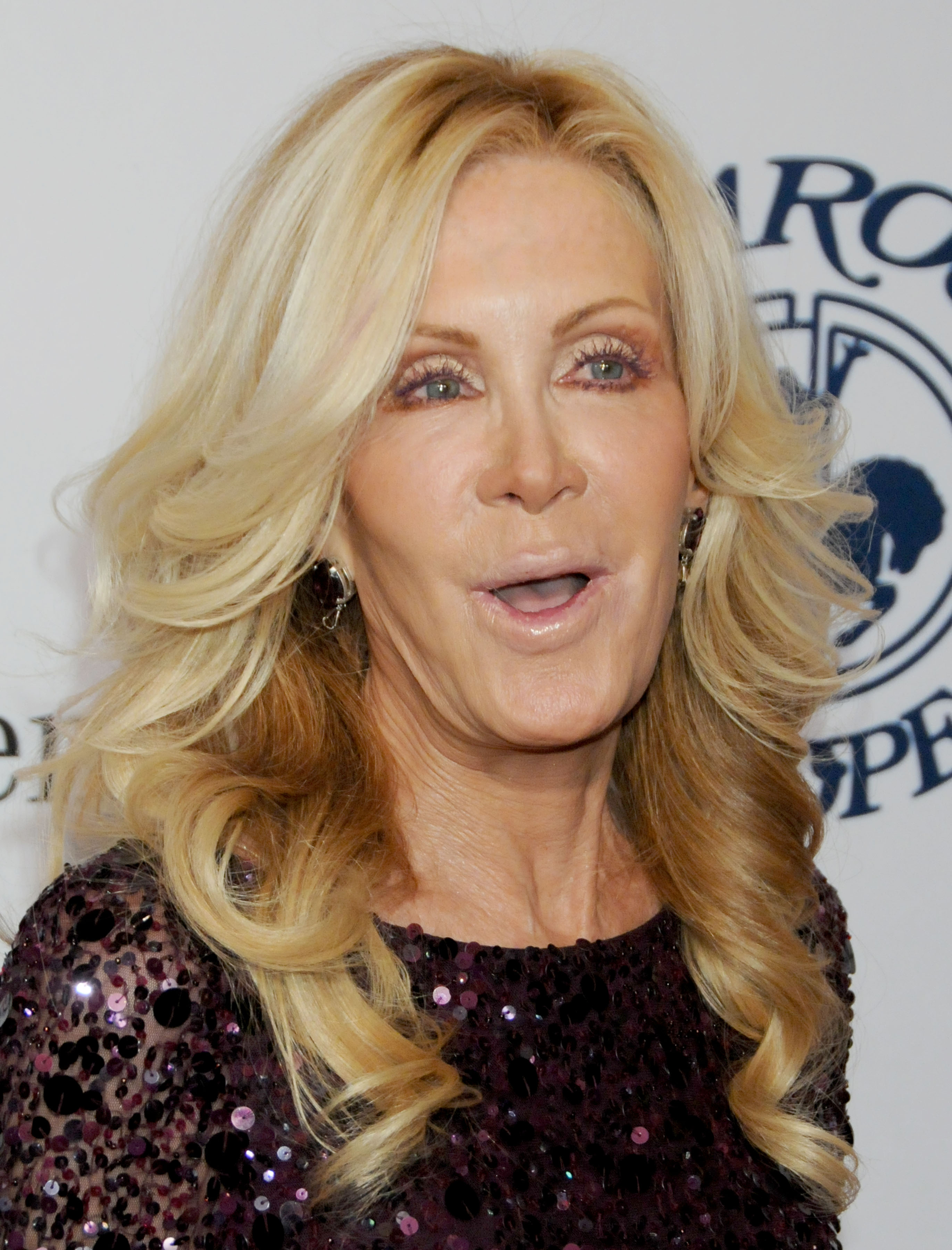 Joan Van Ark llega al 32º Carousel Of Hope Ball el 23 de octubre de 2010, en Beverly Hills, California. | Fuente: Getty Images.