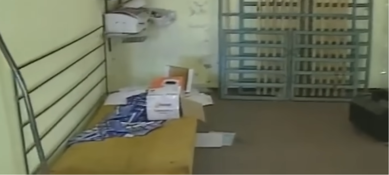 Área interna del galpón donde mantuvieron secuestrado a Matías Berardi | Fuente: YouTube/Infobae