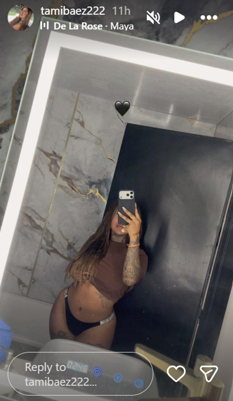 Tamara Báez mostrando los resultados de la liposucción que se realizó en octubre de 2025 | Fuente: Instagram Stories/tamibaez222