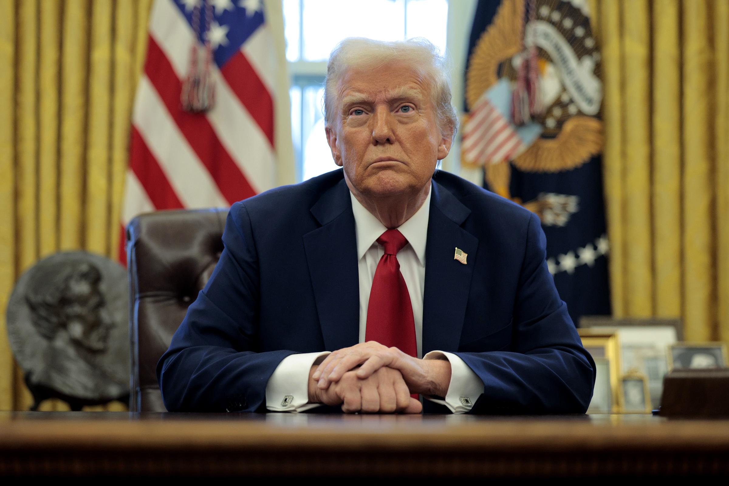 El presidente Donald Trump durante una conversación con periodistas en Washington, D.C., el 30 de enero de 2025 | Fuente: Getty Images