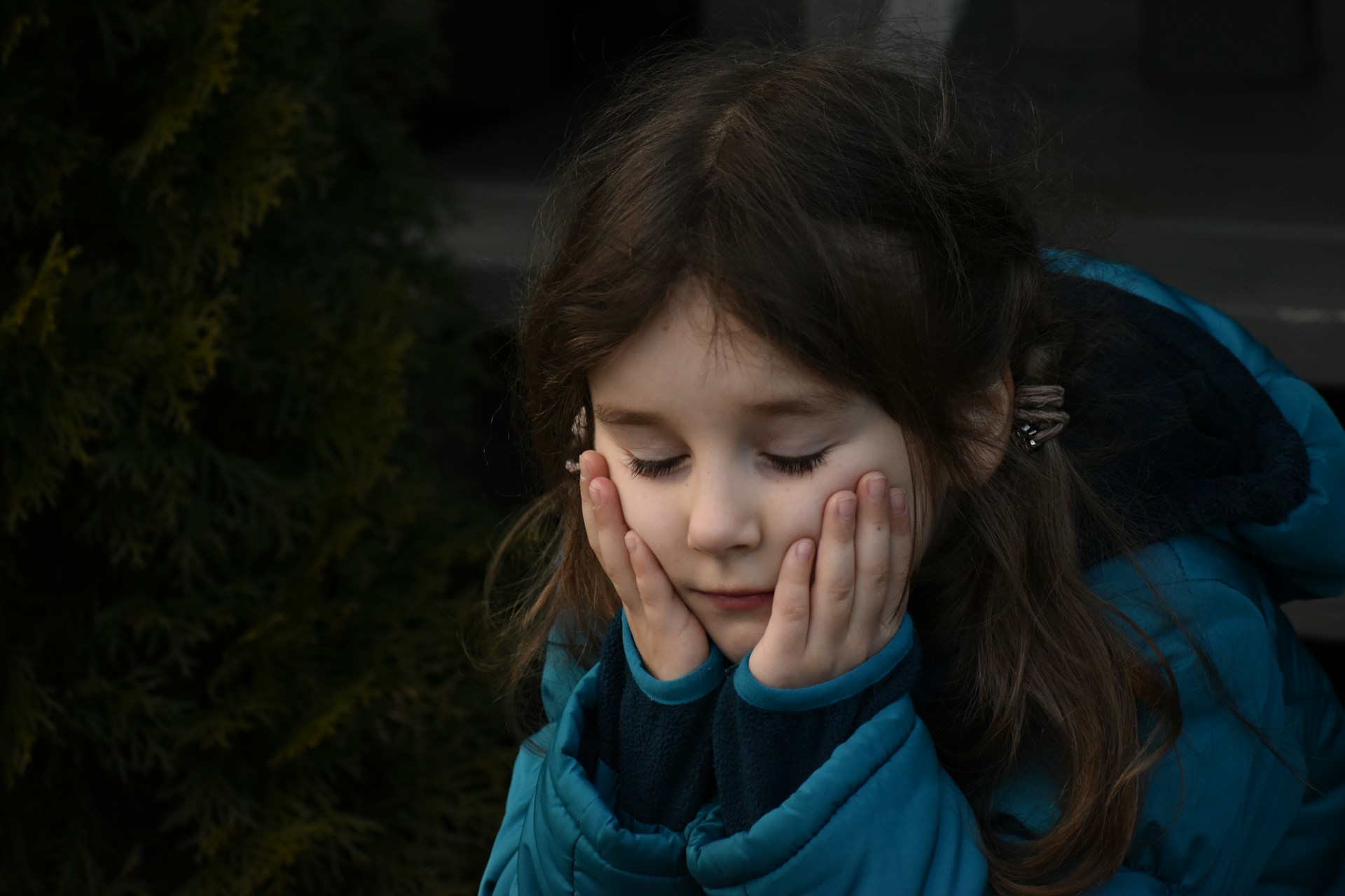 Una joven triste | Fuente: Unsplash