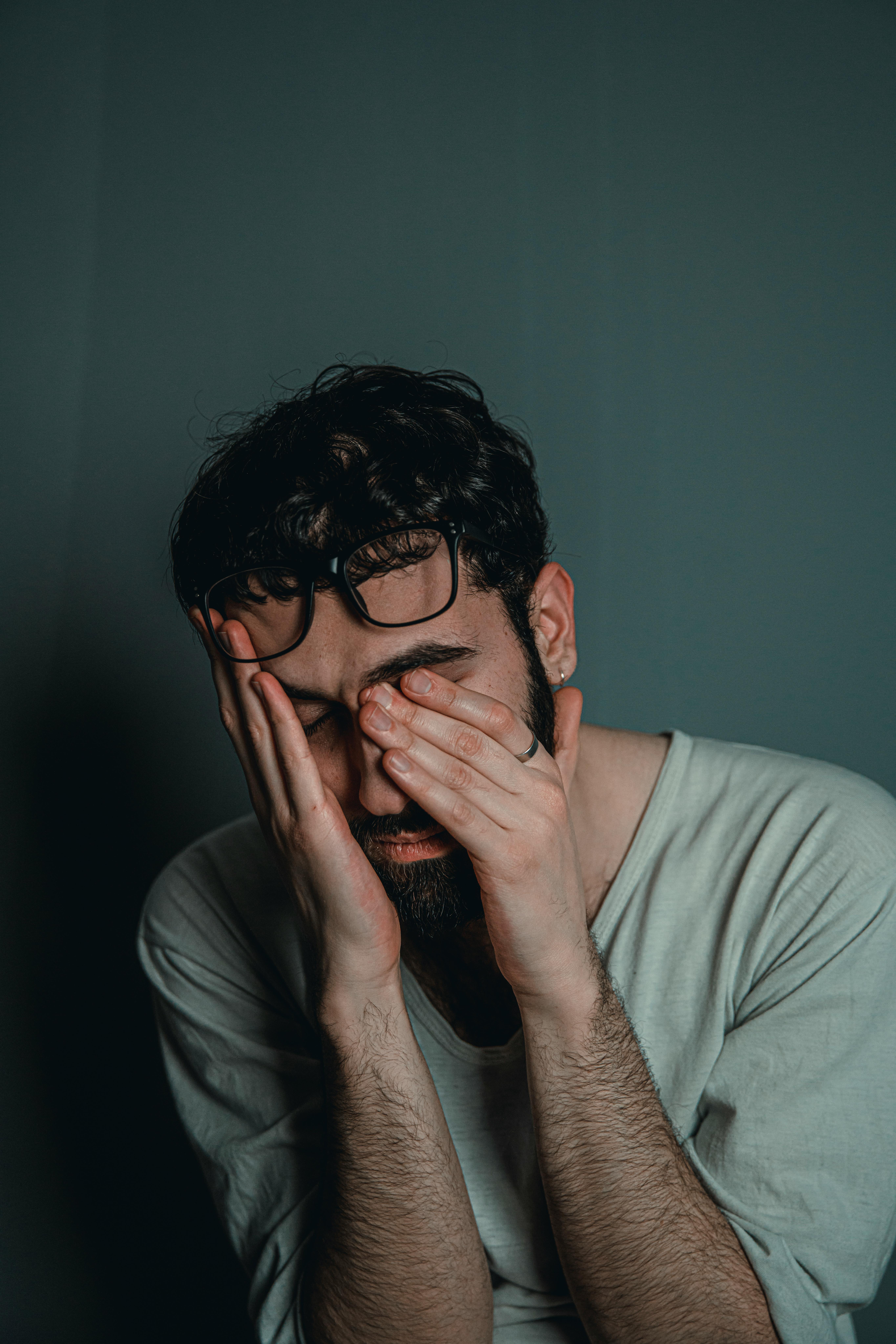 Un hombre frustrado | Fuente: Pexels