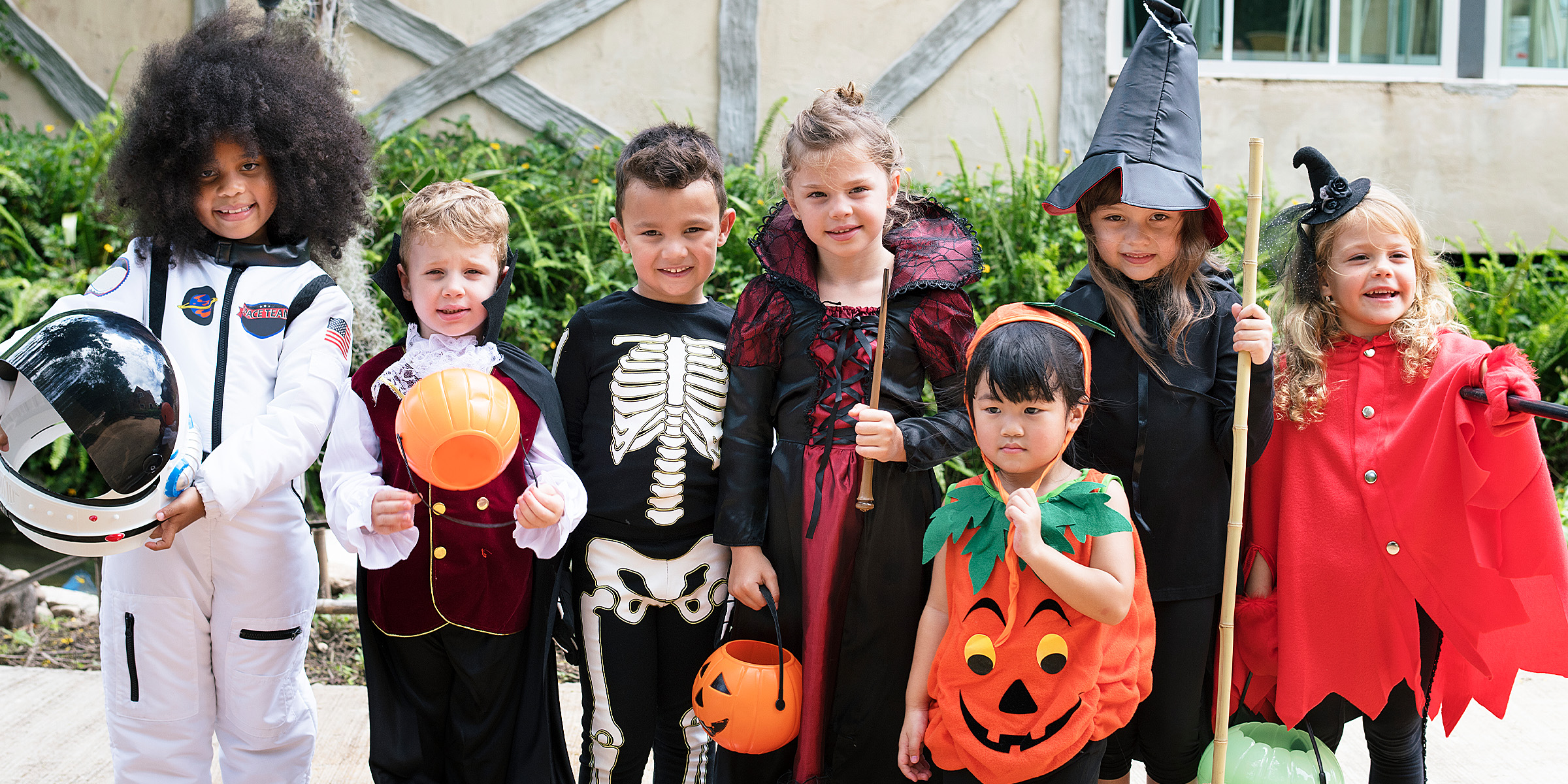 Niños disfrazados en Halloween | Fuente: Freepik