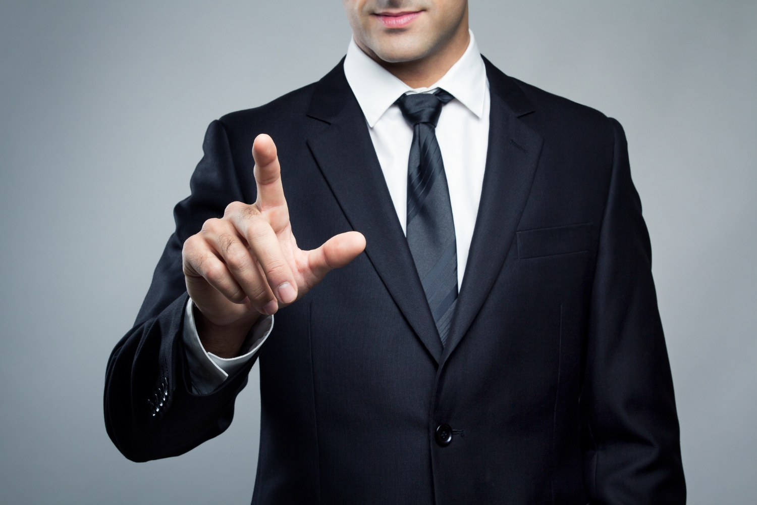 Un hombre señalando con el dedo | Fuente: Freepik