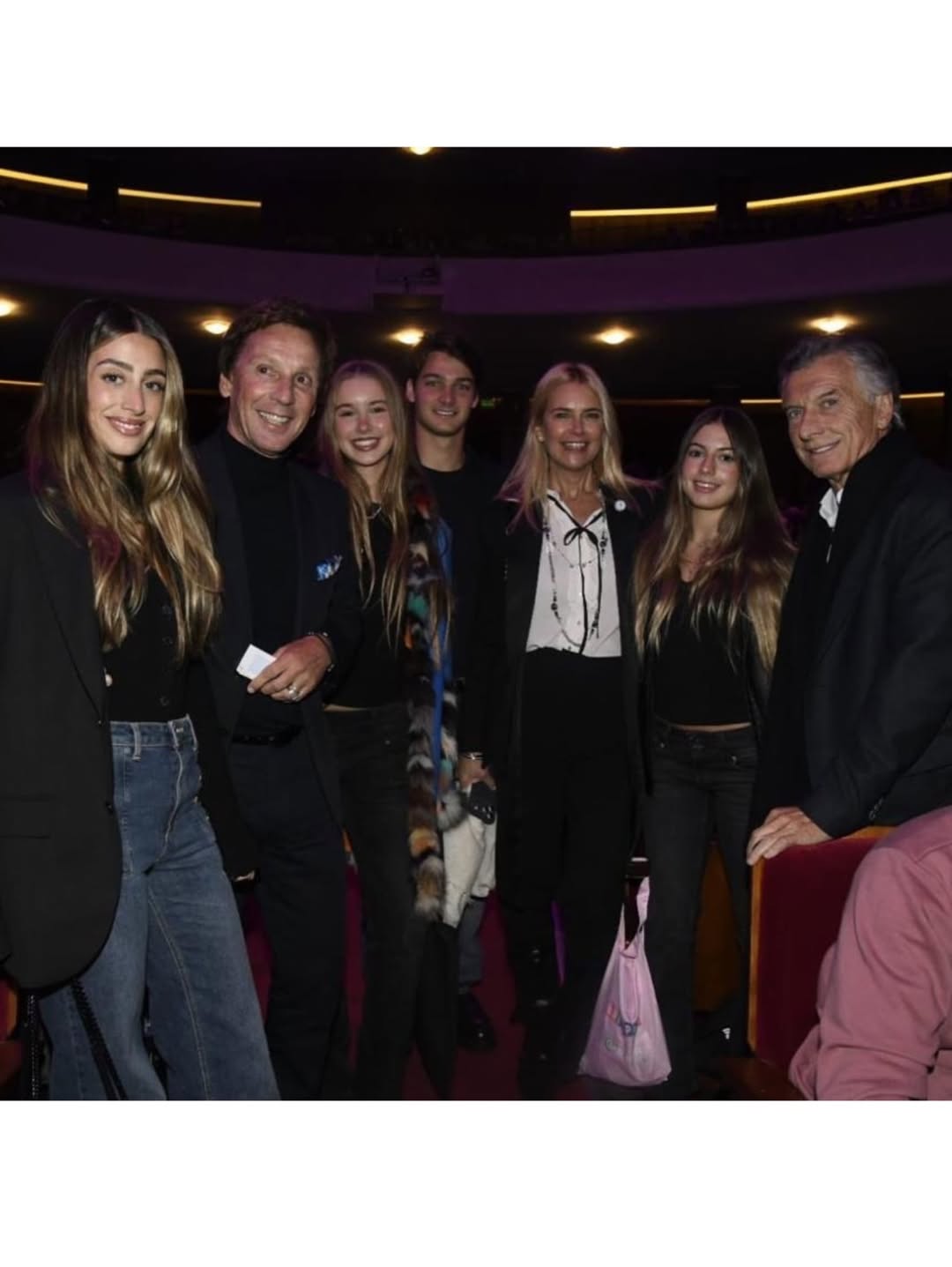 Valentina Barbier, Alejandro Gravier, Taína Gravier, Tiziano Gravier, Valeria Mazza, Antonia Macri y Mauricio Macri | Fuente: Instagram/mauriciomacri