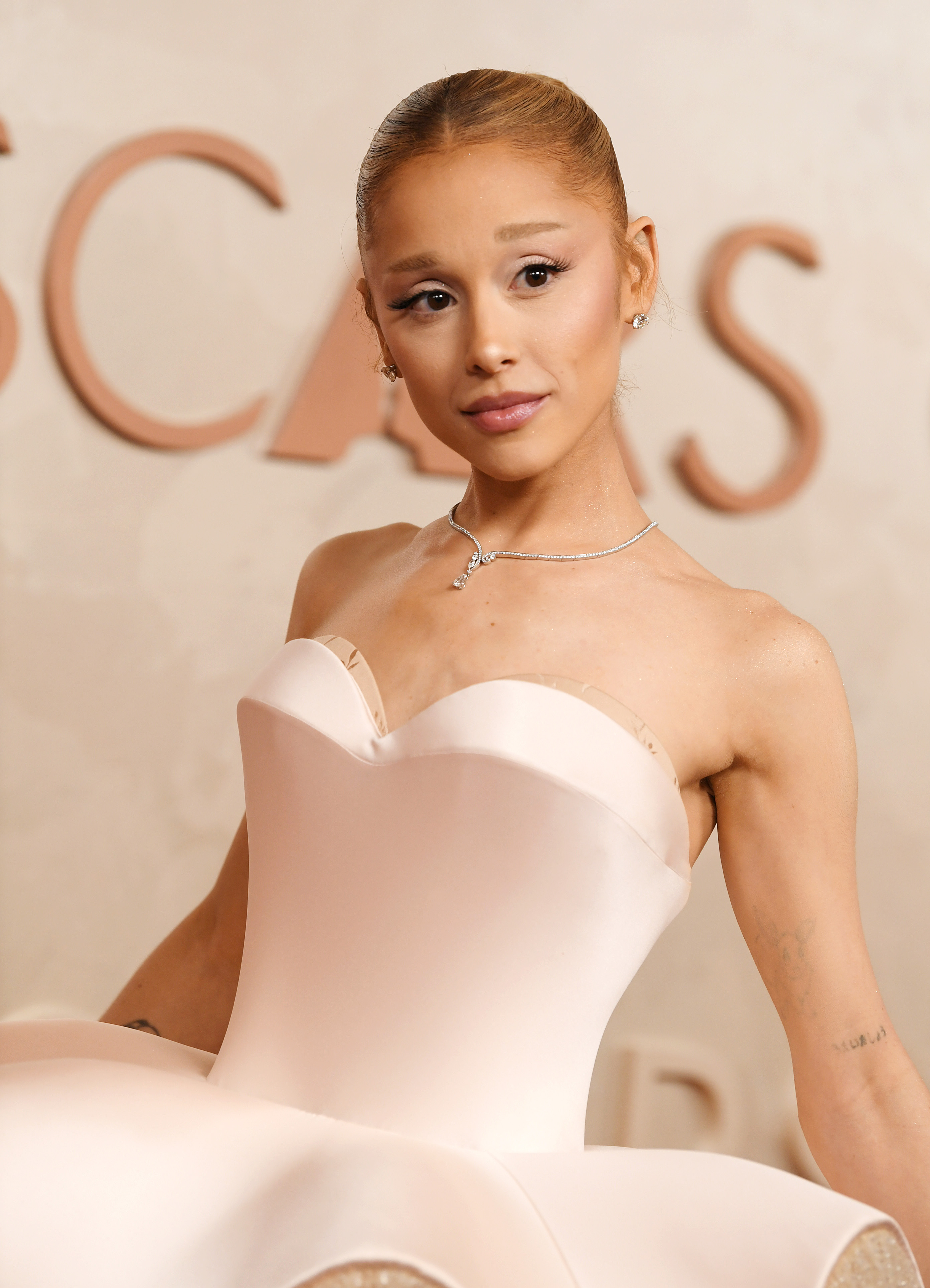 Ariana Grande en la 97ª edición de los Oscar en el Dolby Theatre el 2 de marzo de 2025, en Hollywood, California. | Fuente: Getty Images