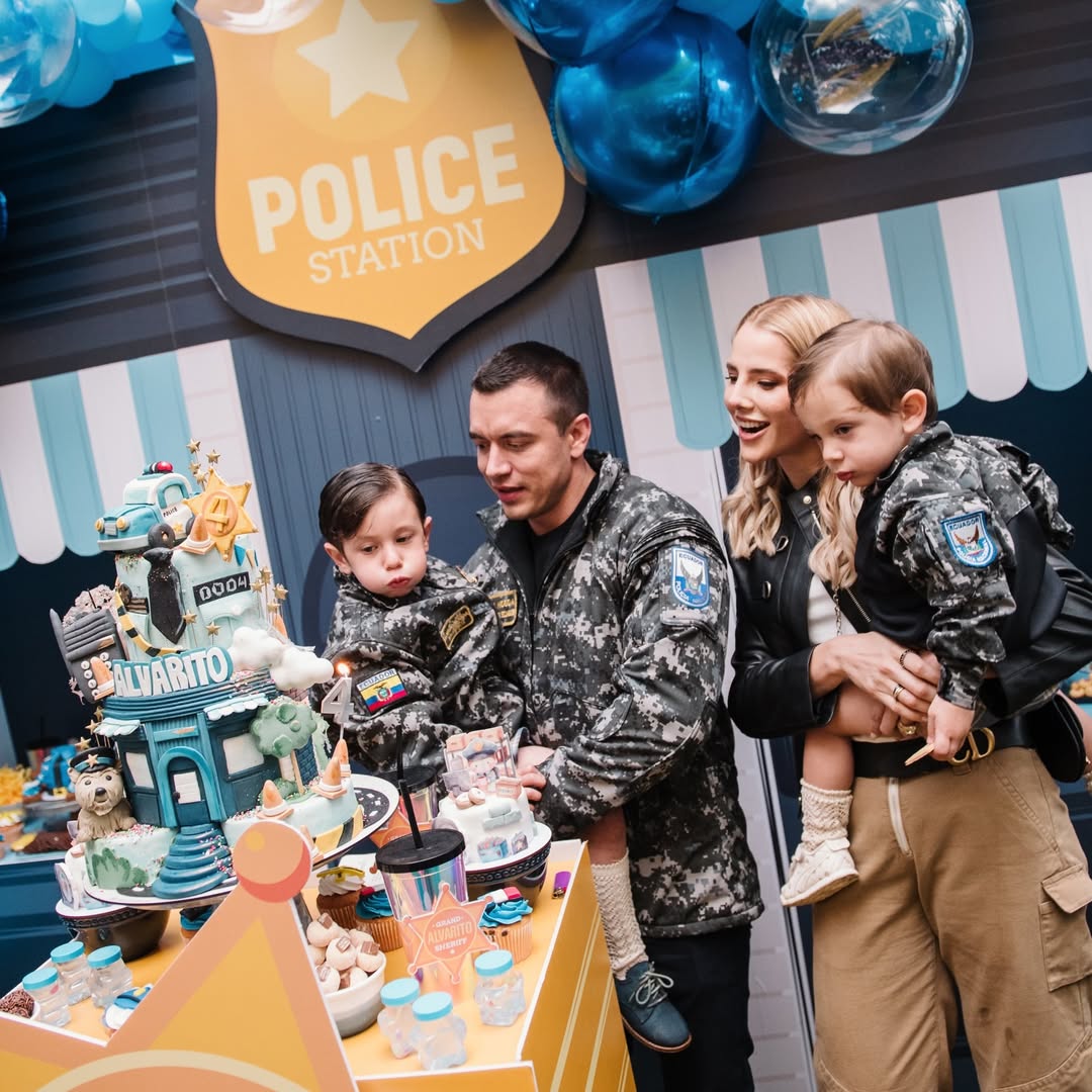 Daniel Noboa, Lavinia Valbonesi y sus dos hijos, Álvaro y Furio | Fuente: Instagram/laviniavalbonesi_