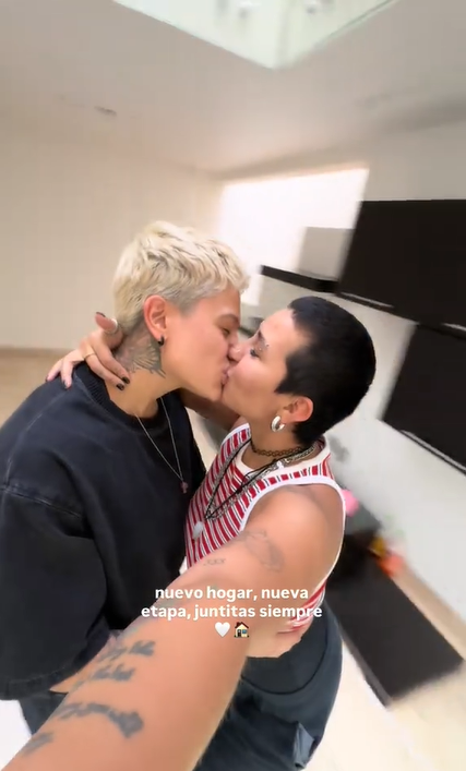Romina Marcos junto a su novia Laura Salazar en su nuevo departamento. | Fuente: TikTok/romimarcos