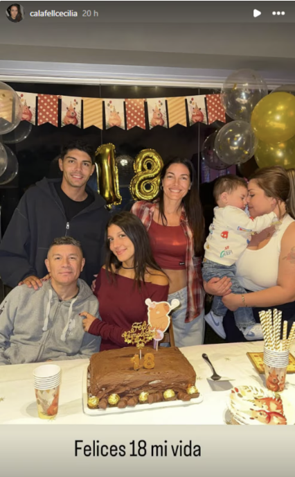 Pablo Lescano festejando los 18 años de su hija menor, Marita, fruto de su relación con Cecilia Calafell, rodeados de sus allegados | Fuente: Instagram Stories/calafellcecilia