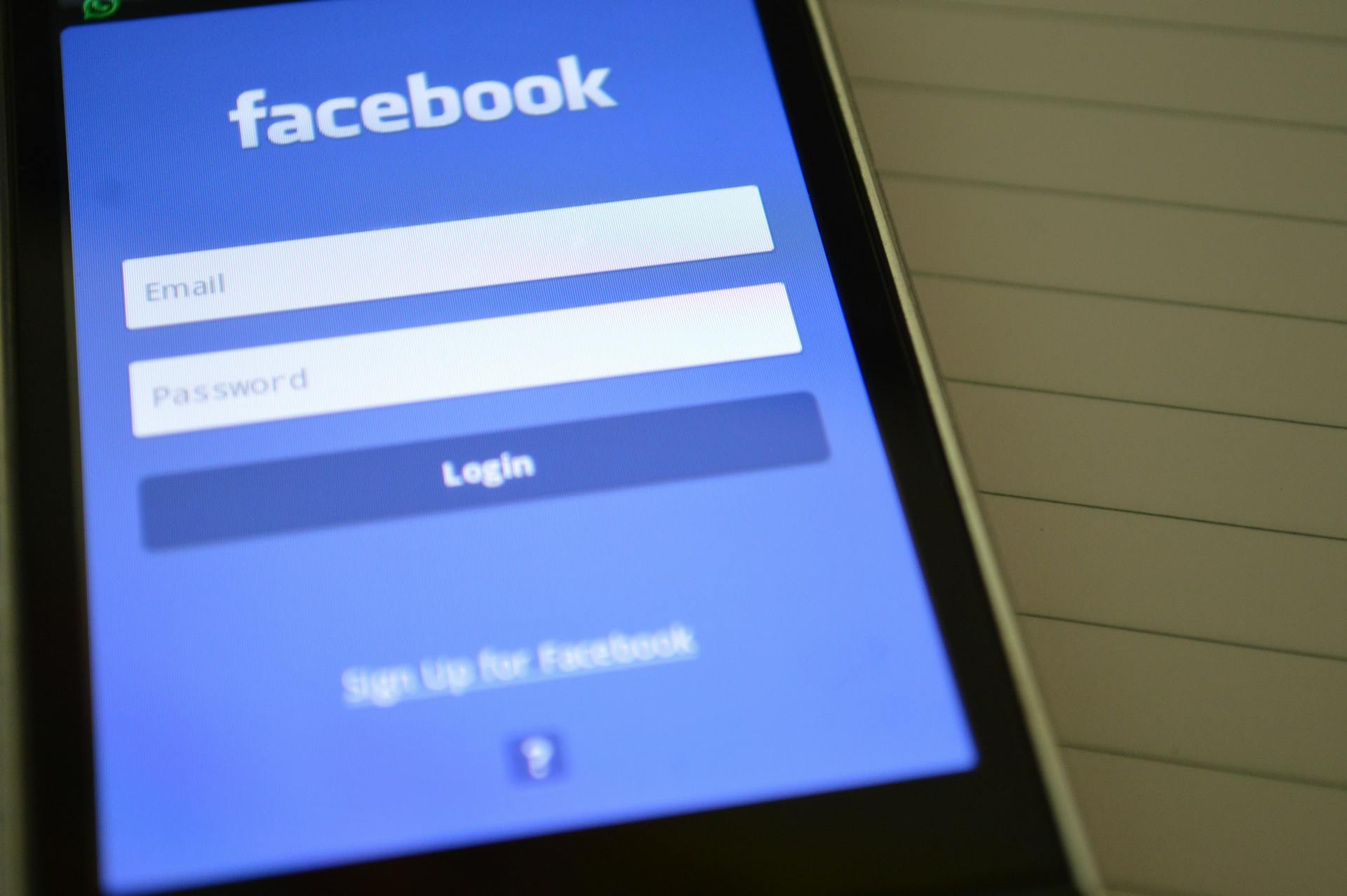Primer plano de una pantalla de inicio de sesión de Facebook | Fuente: Pexels