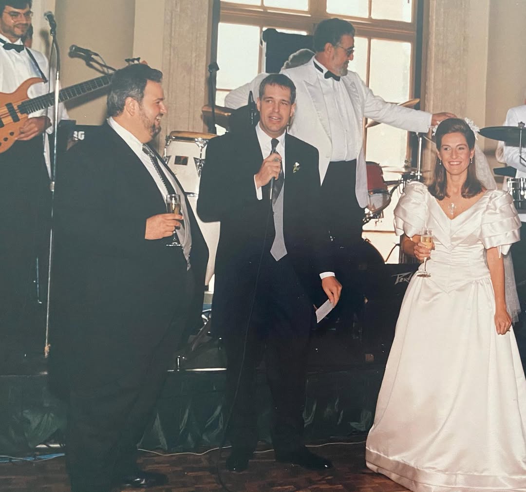 Raúl de Molina y su esposa Mily durante su boda | Fuente: Instagram/rauldemolina